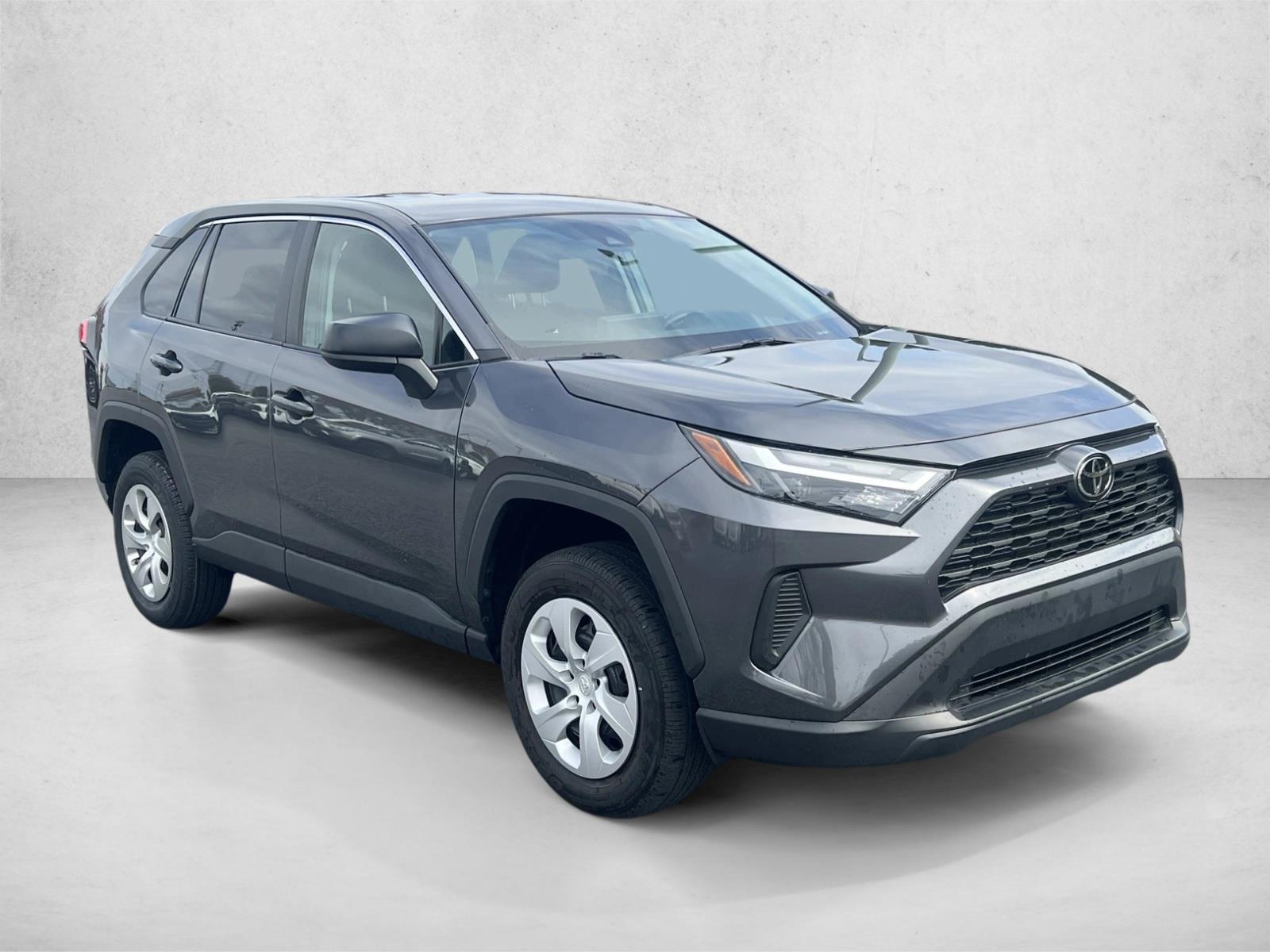 2023 Toyota RAV4 LE photo 3
