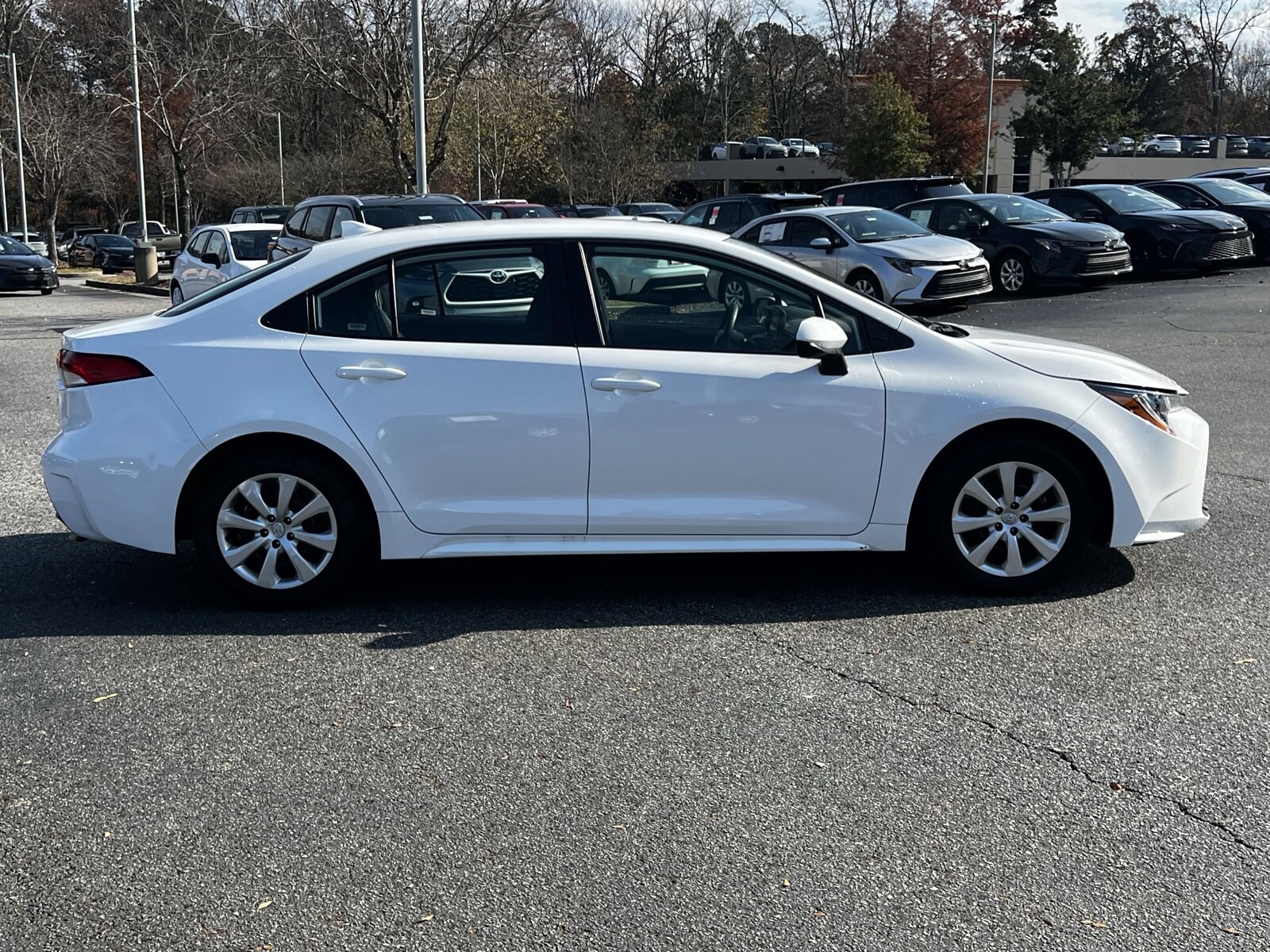 2025 Toyota Corolla LE photo 4