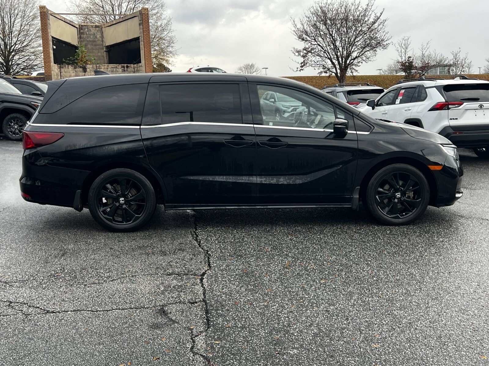 2023 Honda Odyssey Sport photo 2