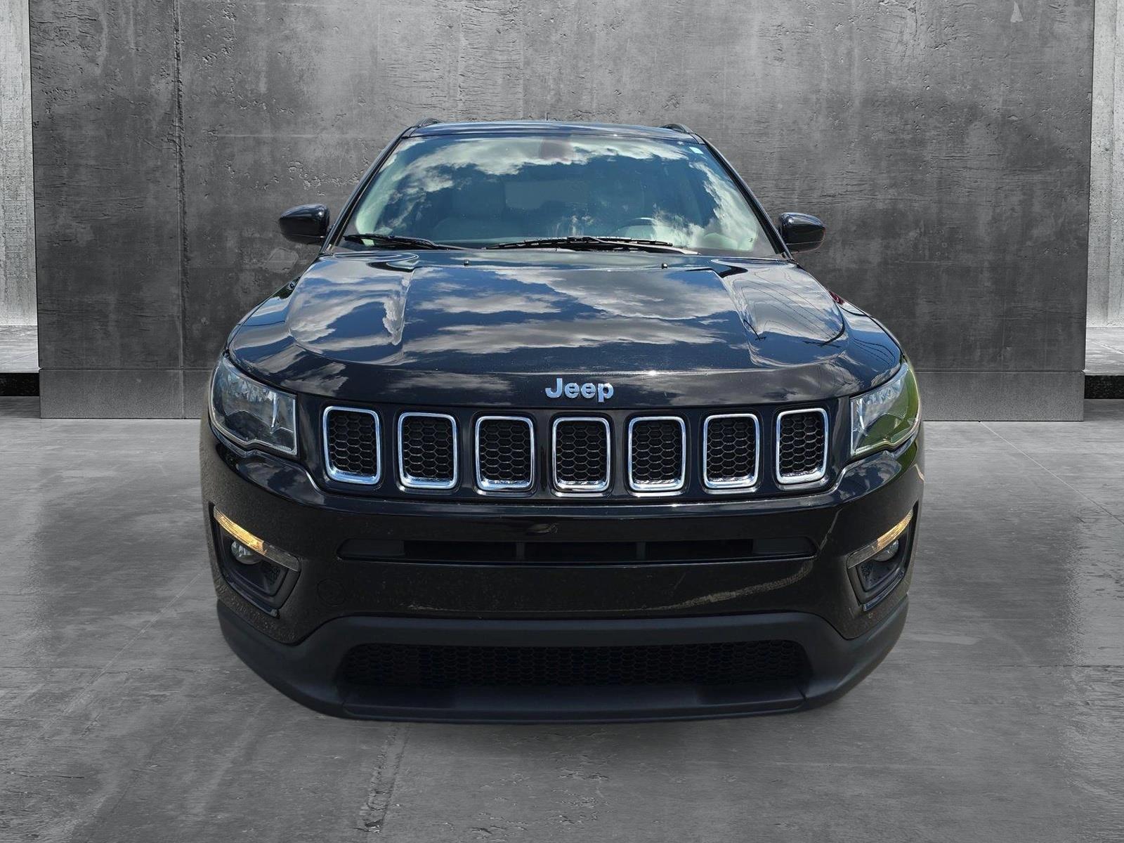 2020 Jeep Compass Latitude photo 2