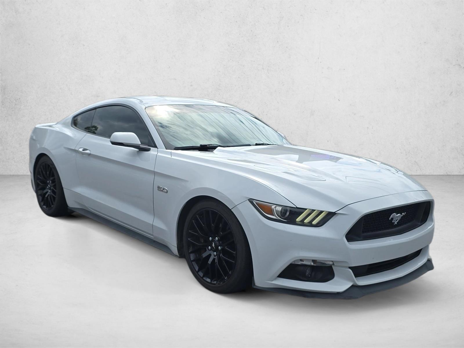2016 Ford Mustang GT Premium photo 3