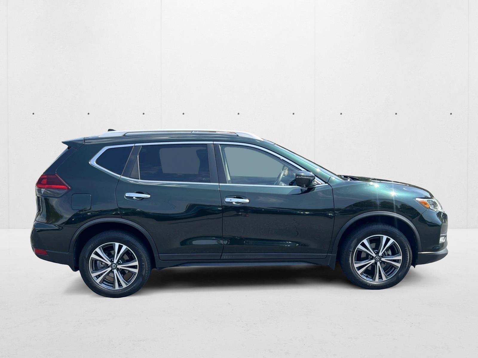 2019 Nissan Rogue SV photo 4
