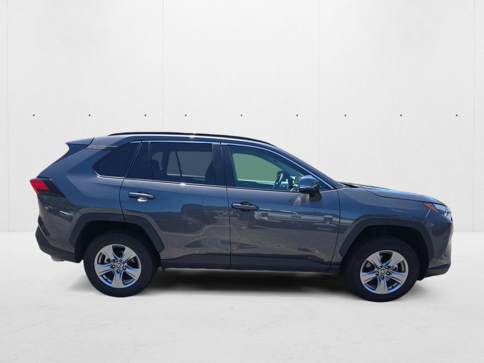 2024 Toyota RAV4 XLE photo 4