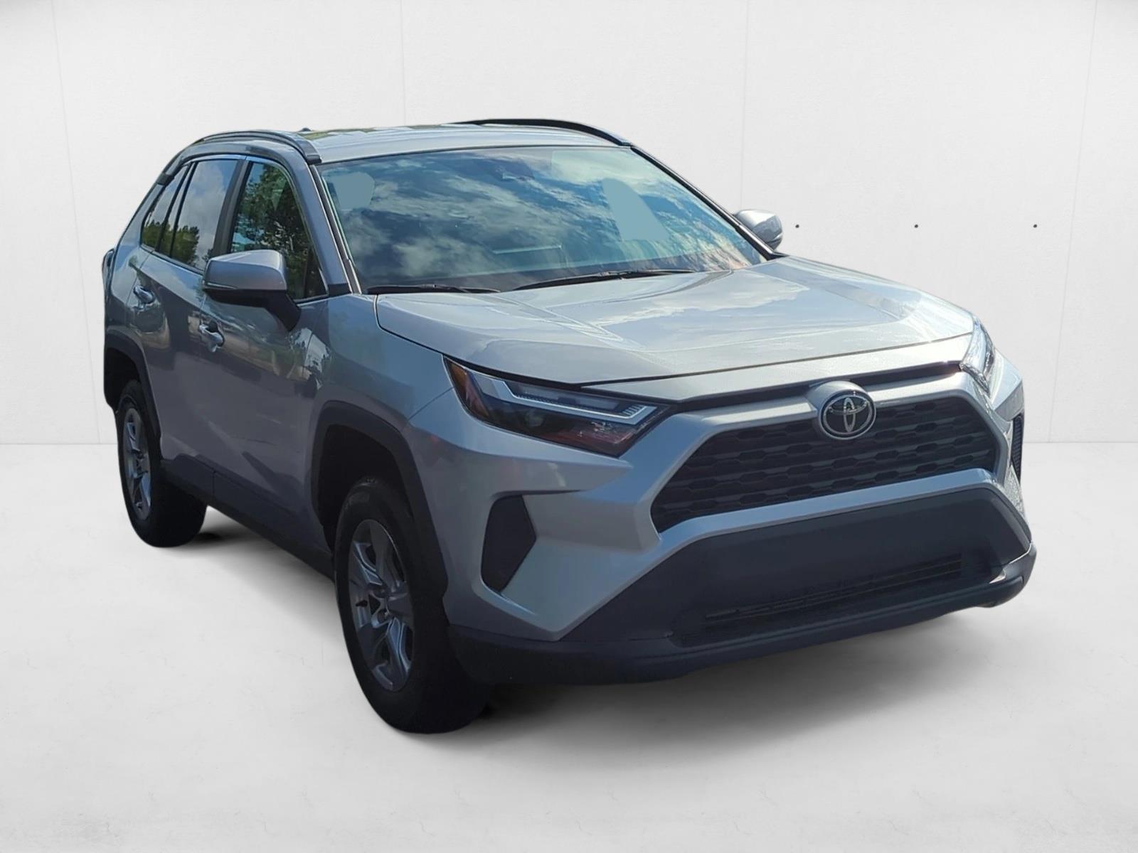 2024 Toyota RAV4 XLE photo 2