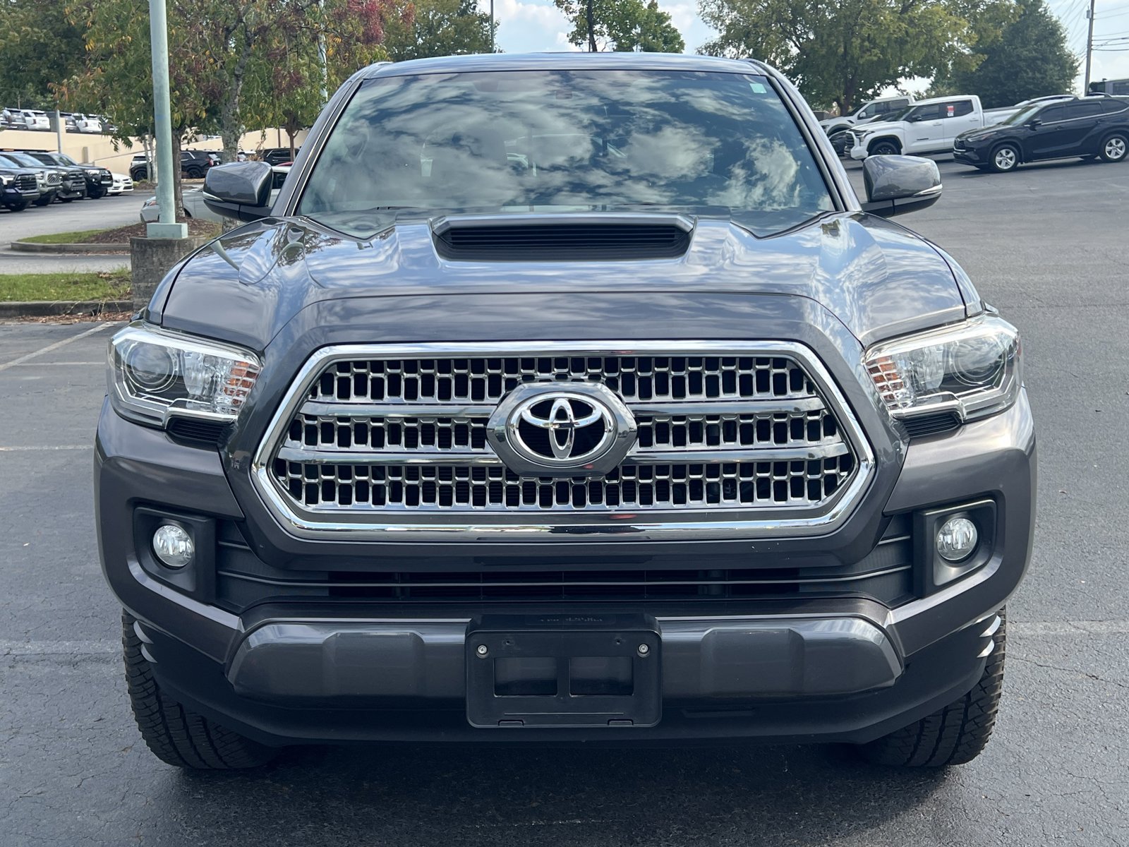 2017 Toyota Tacoma TRD Sport V6 photo 2