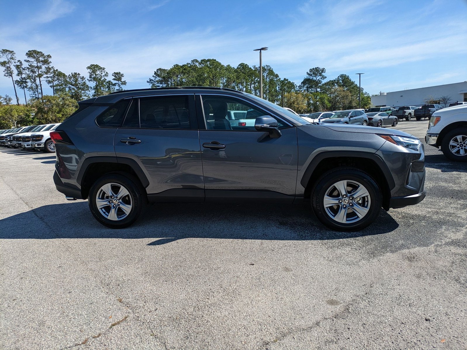 2024 Toyota RAV4 XLE photo 2