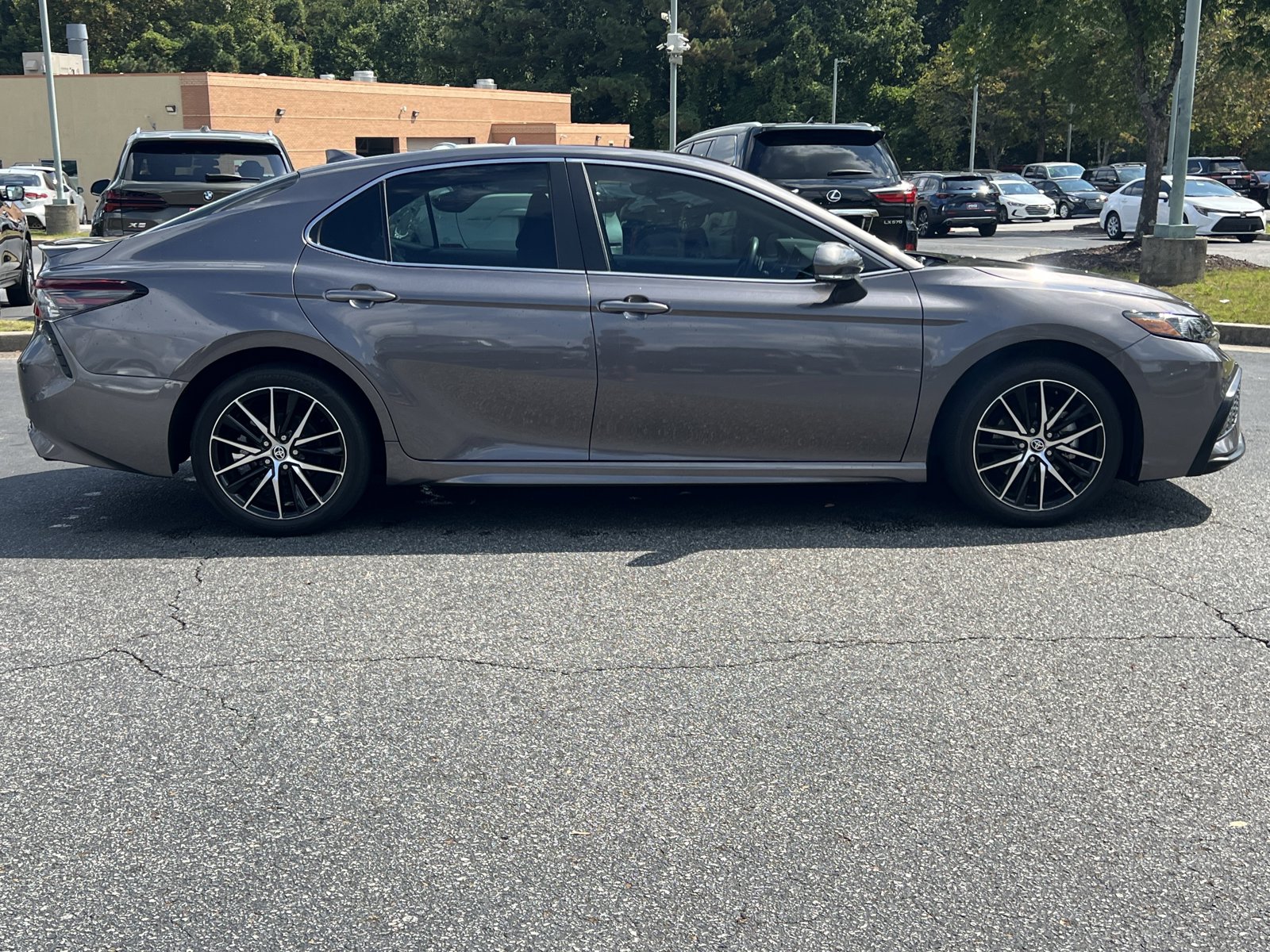 2024 Toyota Camry SE photo 4