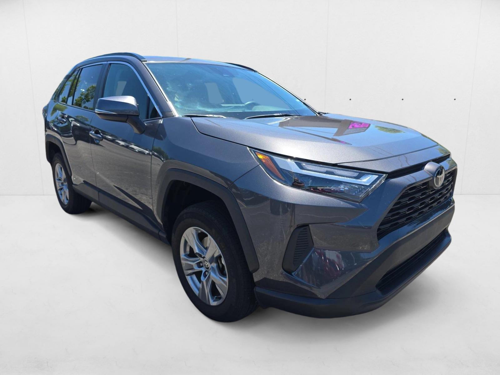 2024 Toyota RAV4 XLE photo 3
