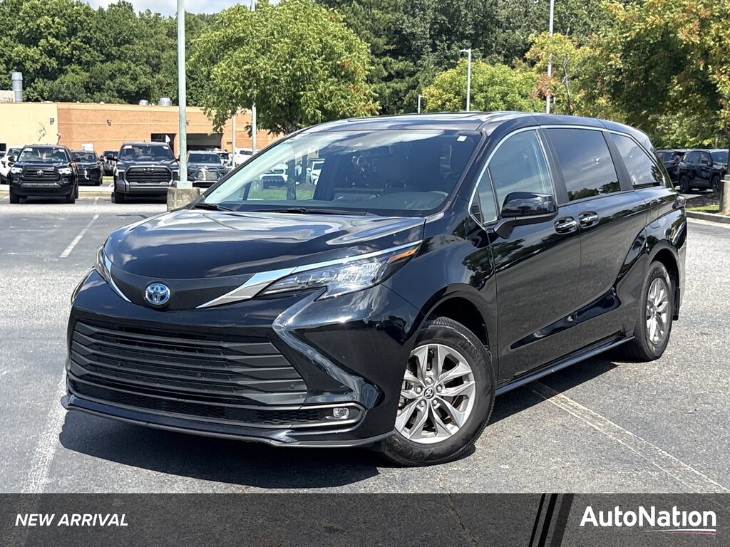 Used 2025 Toyota Sienna XLE 8 Passenger Van Passenger Van