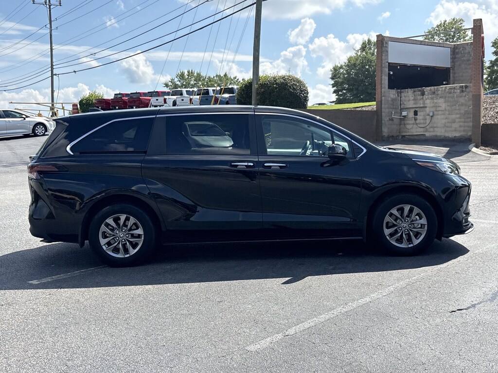 Used 2025 Toyota Sienna XLE 8 Passenger Van Passenger Van
