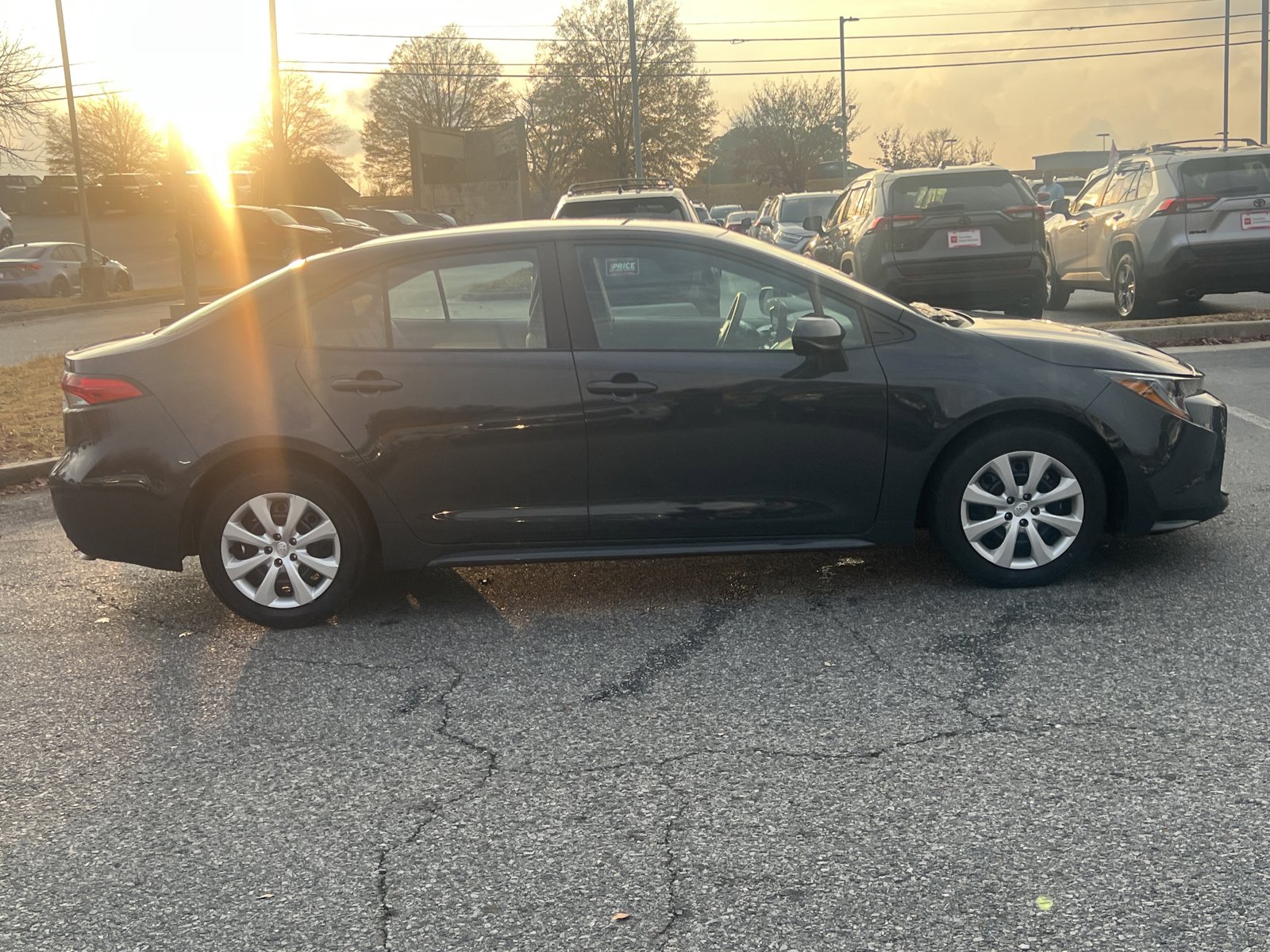 2025 Toyota Corolla LE photo 4