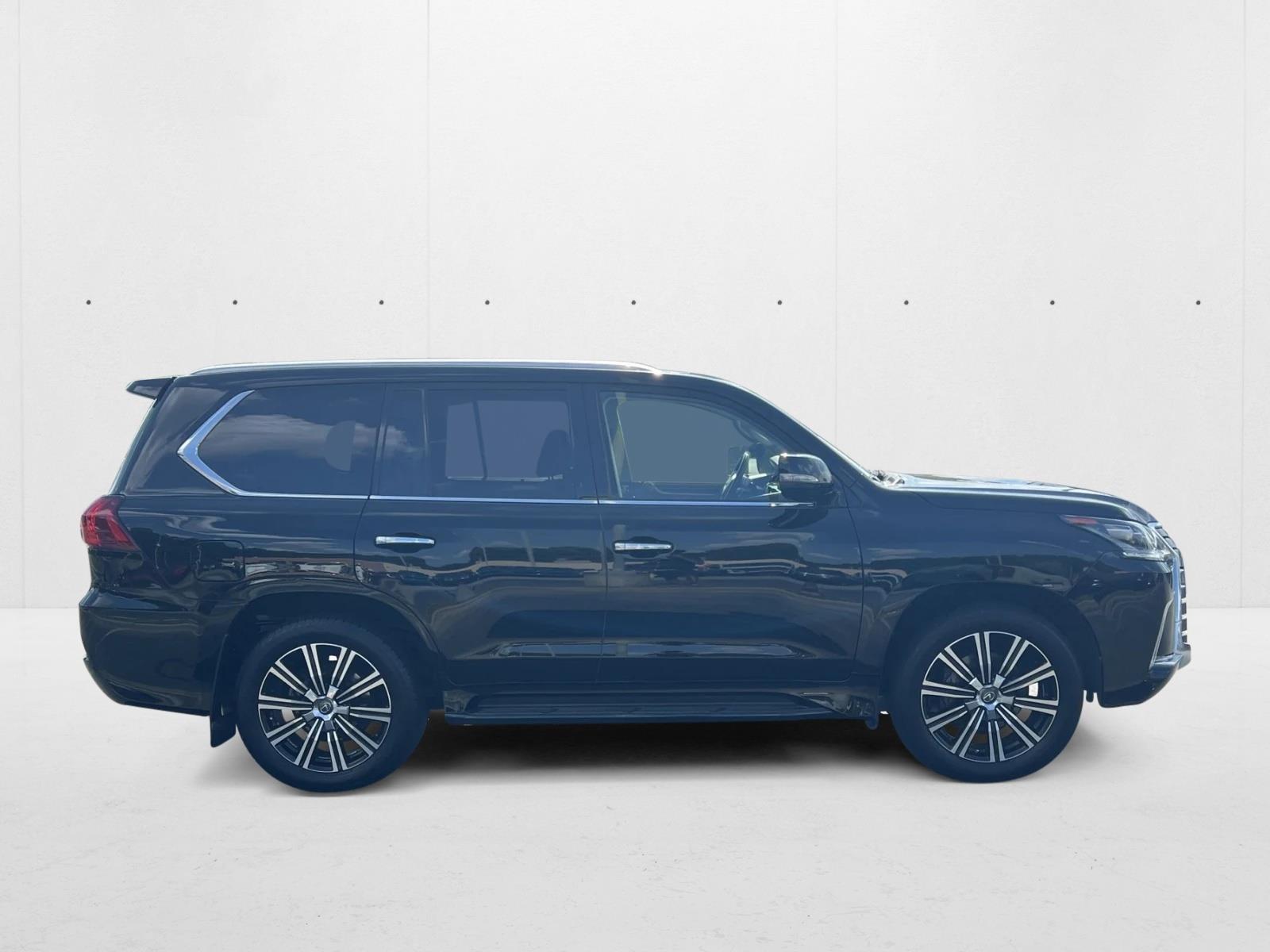 2021 Lexus LX 570 Three-Row photo 4