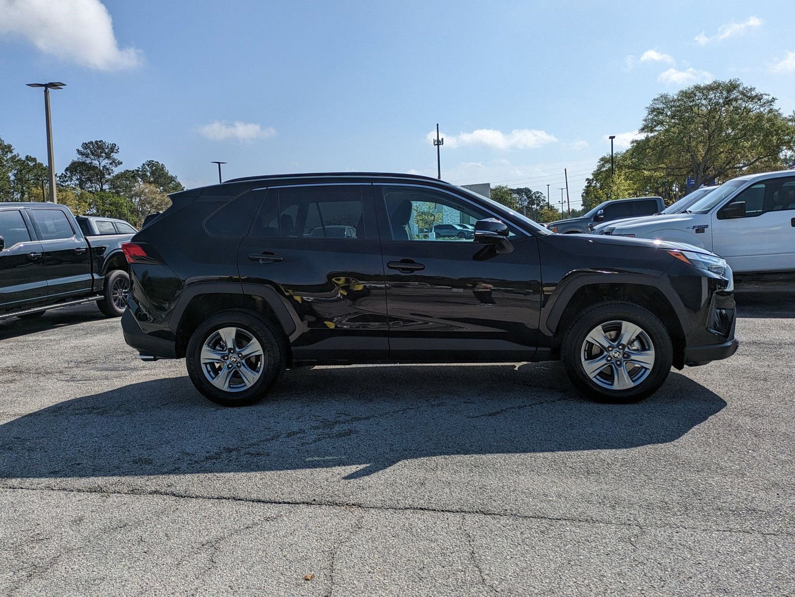 2024 Toyota RAV4 XLE photo 2