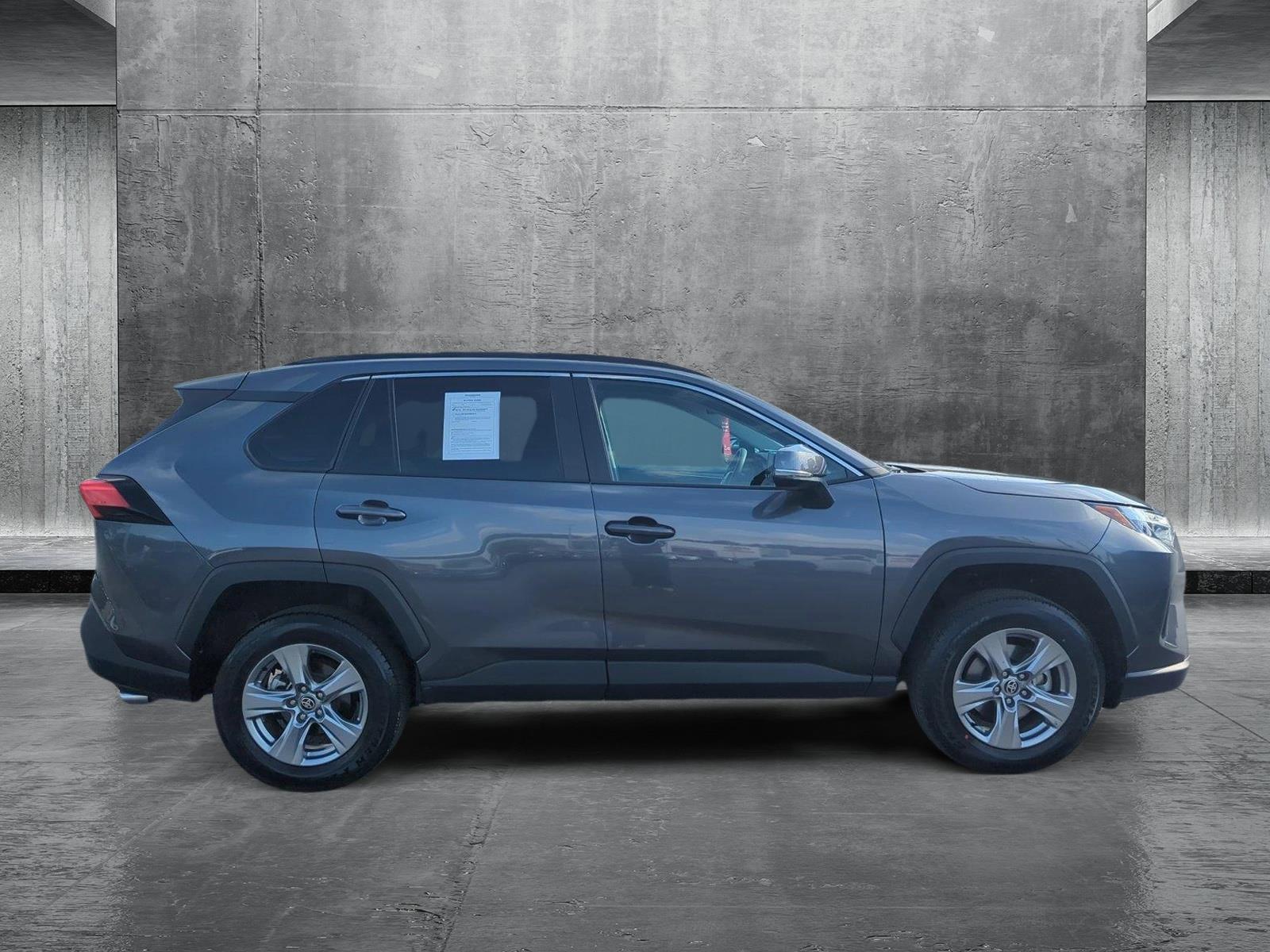 2024 Toyota RAV4 XLE photo 4