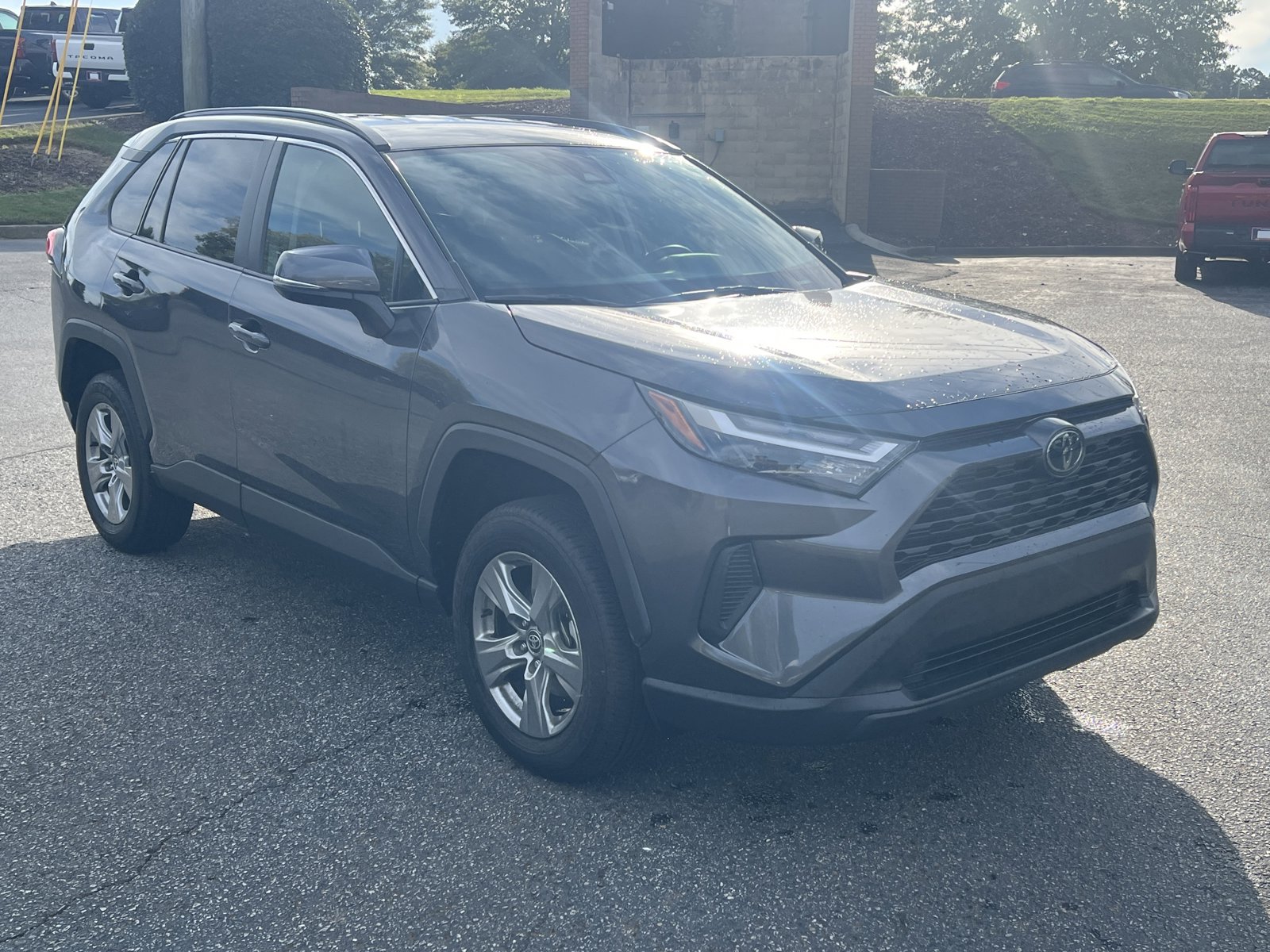 2024 Toyota RAV4 XLE photo 3