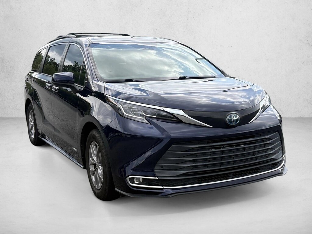 Used 2021 Toyota Sienna XLE 8 Passenger Van