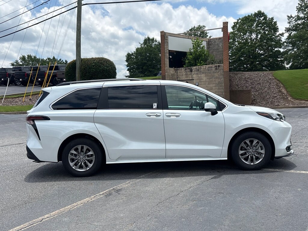 Used 2026 Toyota Sienna XLE 8 Passenger Van Passenger Van