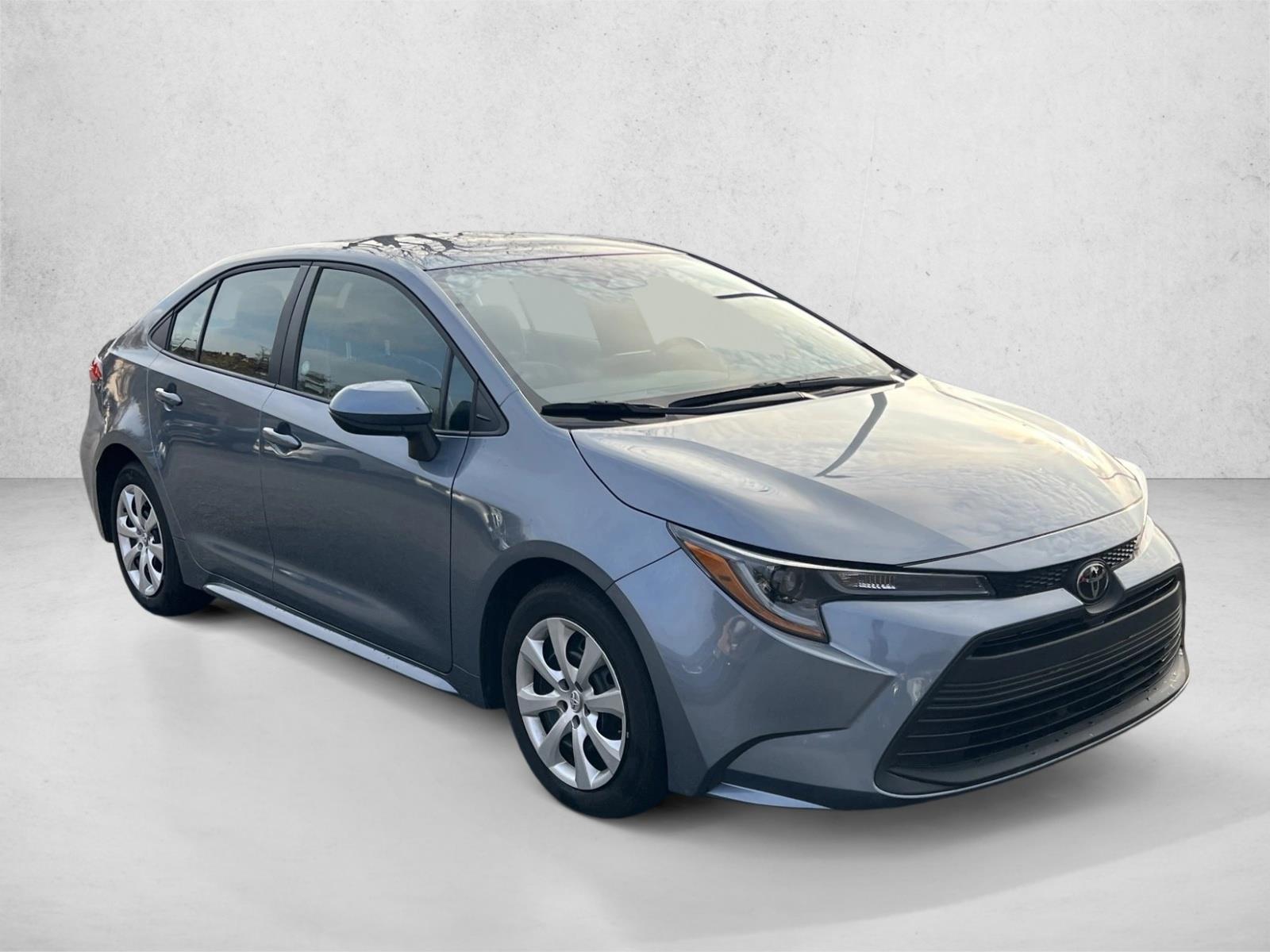 2025 Toyota Corolla LE photo 3