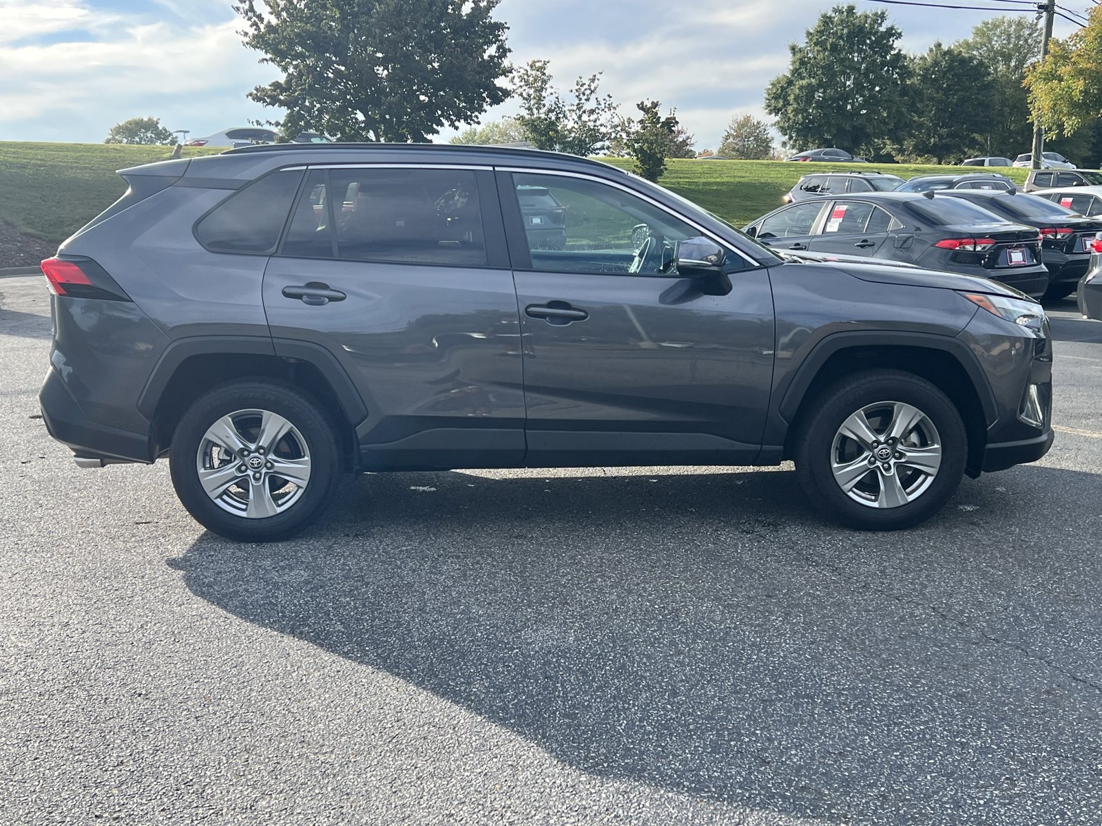 2024 Toyota RAV4 XLE photo 4