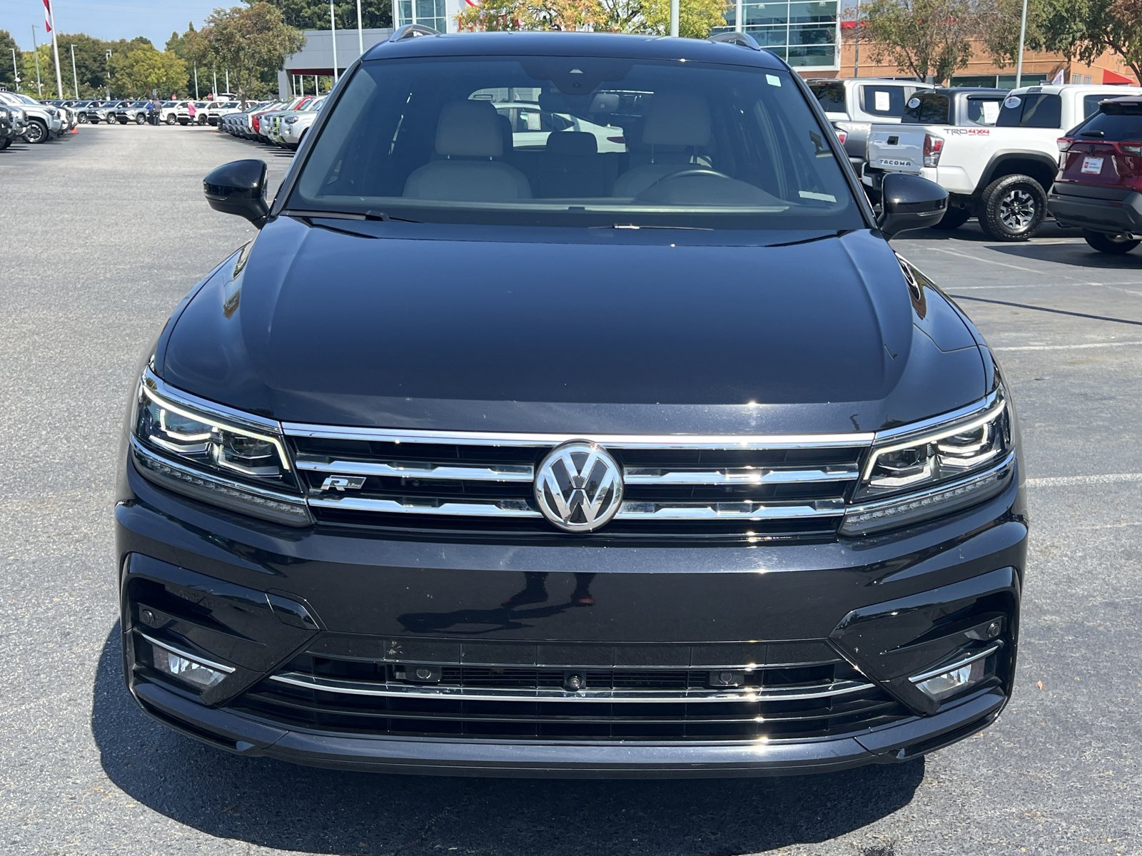 2020 Volkswagen Tiguan SEL Premium R-Line photo 2
