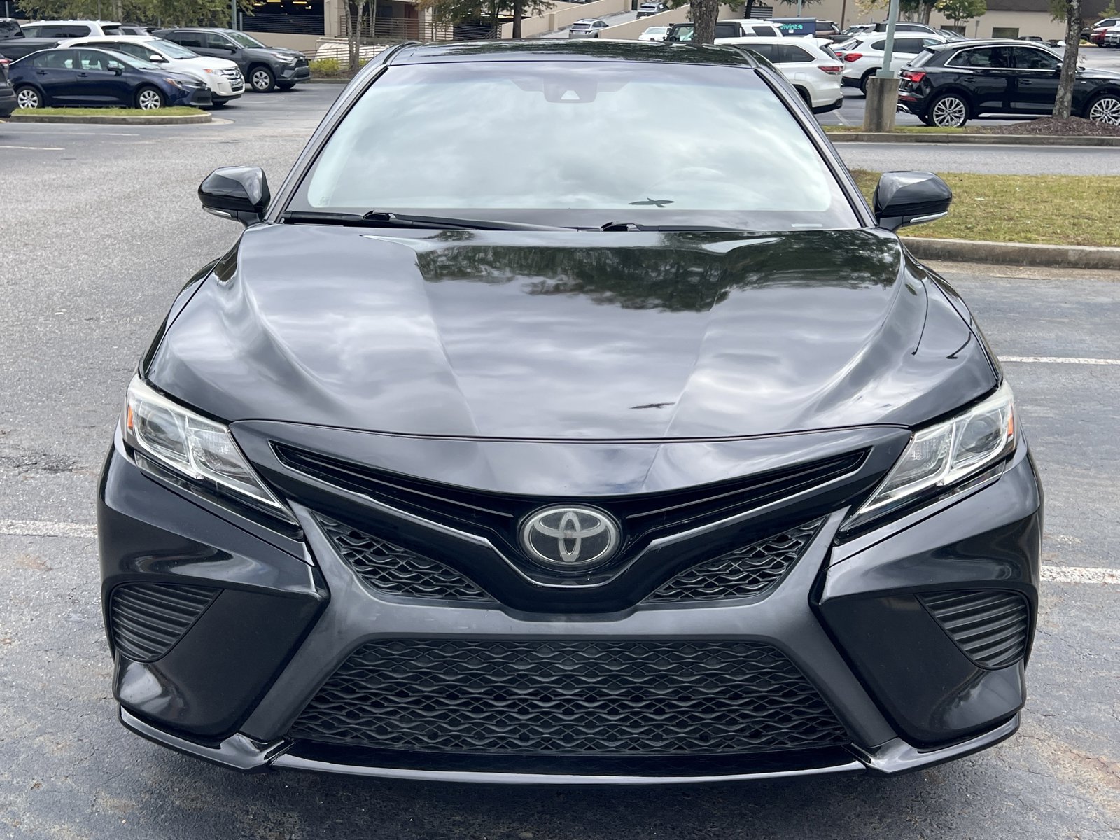 2018 Toyota Camry SE photo 2