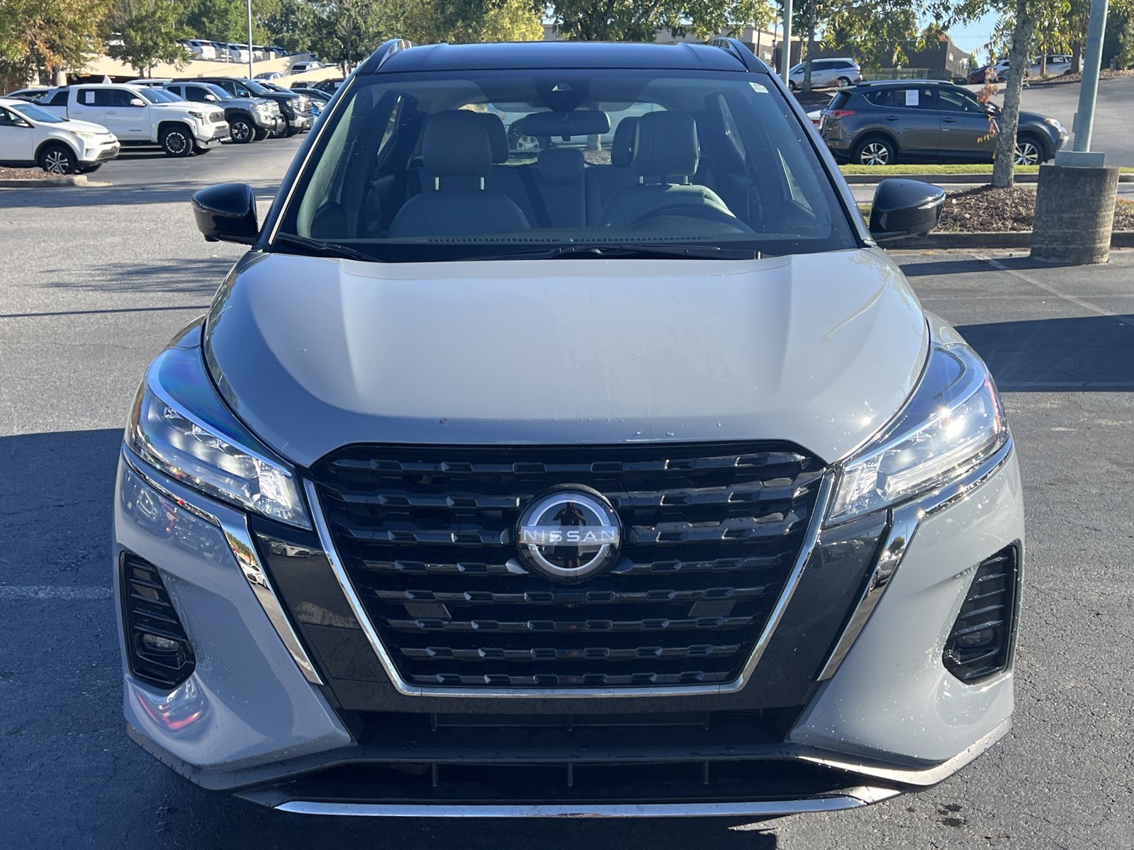 2024 Nissan Kicks SR photo 2