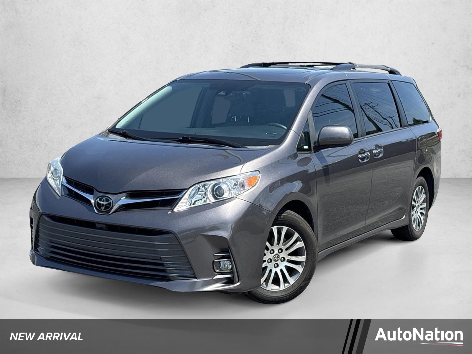 2020 Toyota Sienna XLE V6 8-Passenger FWD's photo