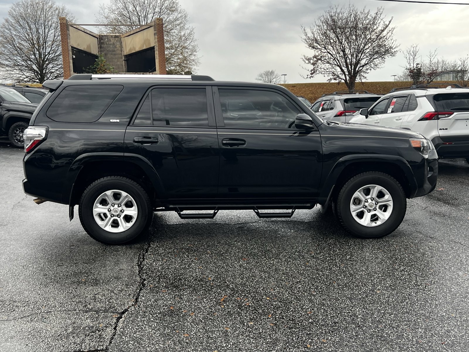 2021 Toyota 4Runner SR5 photo 4