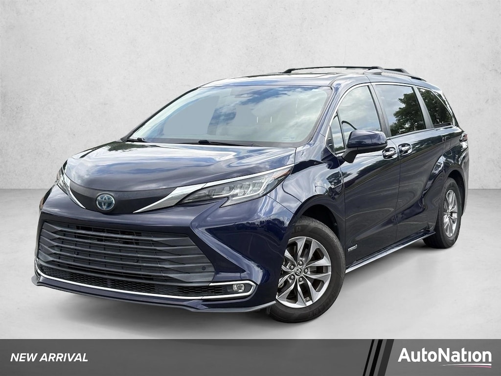 Used 2021 Toyota Sienna XLE 8 Passenger Van