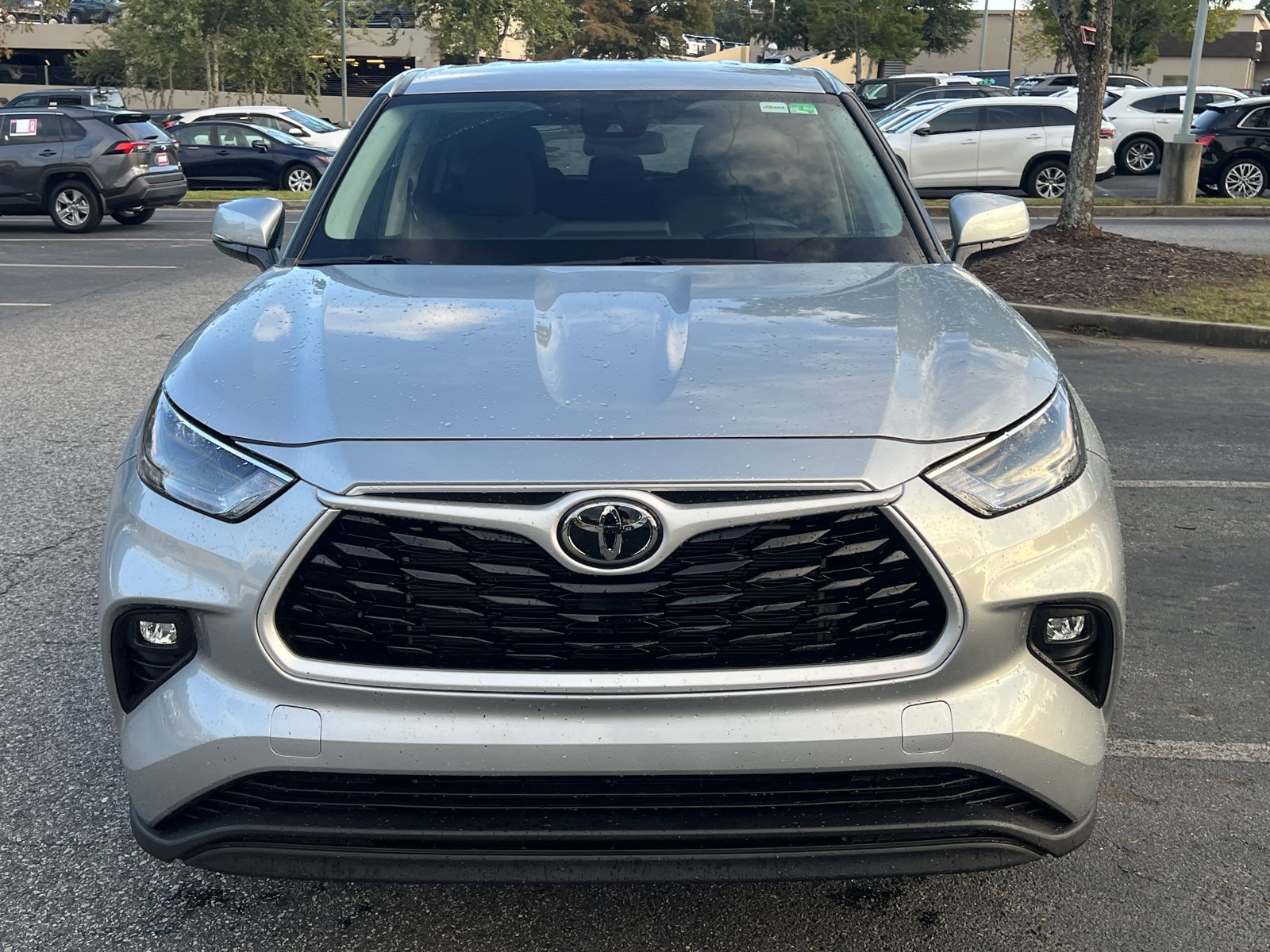 2024 Toyota Highlander LE photo 2