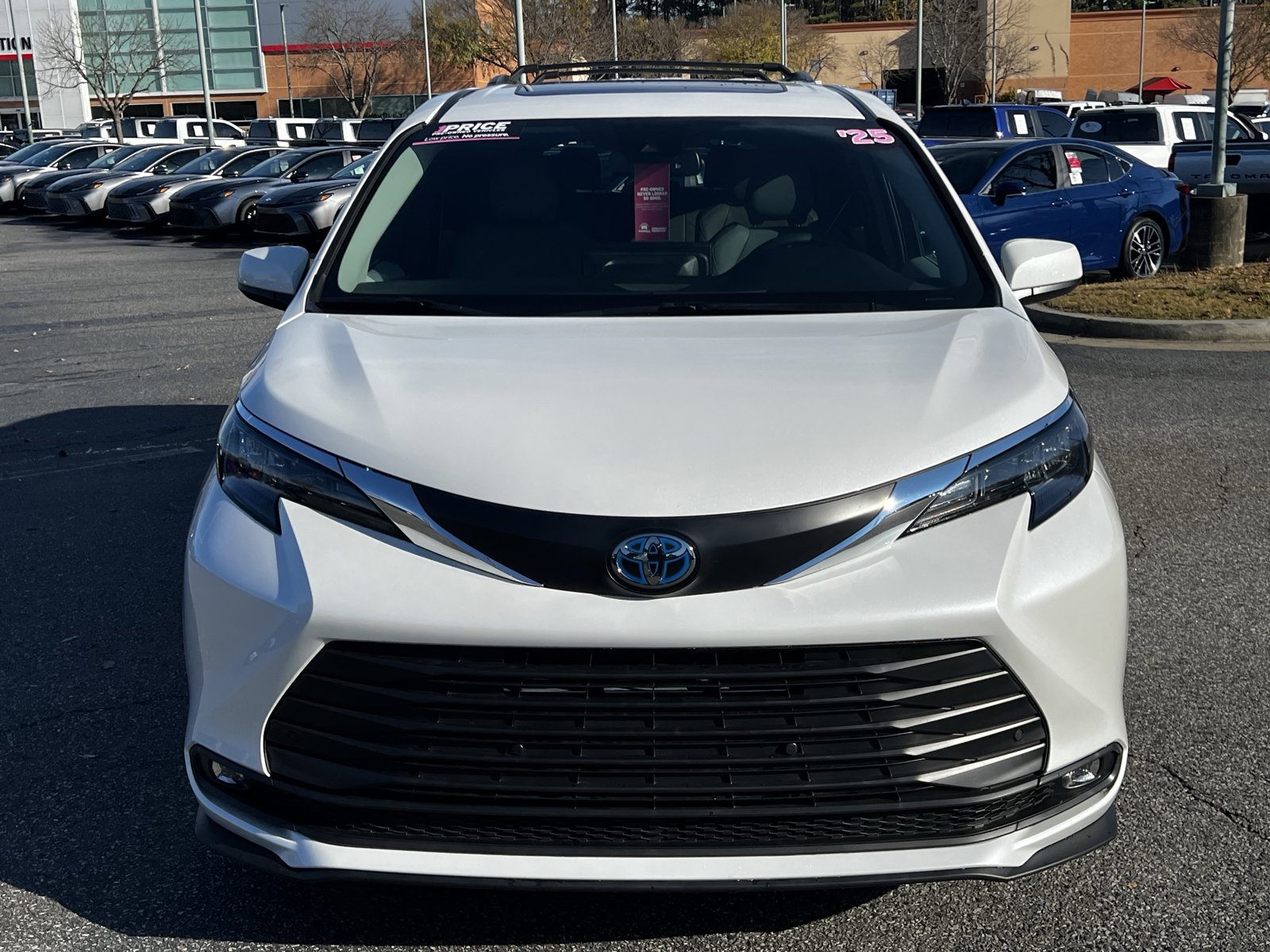 2025 Toyota Sienna XLE photo 2