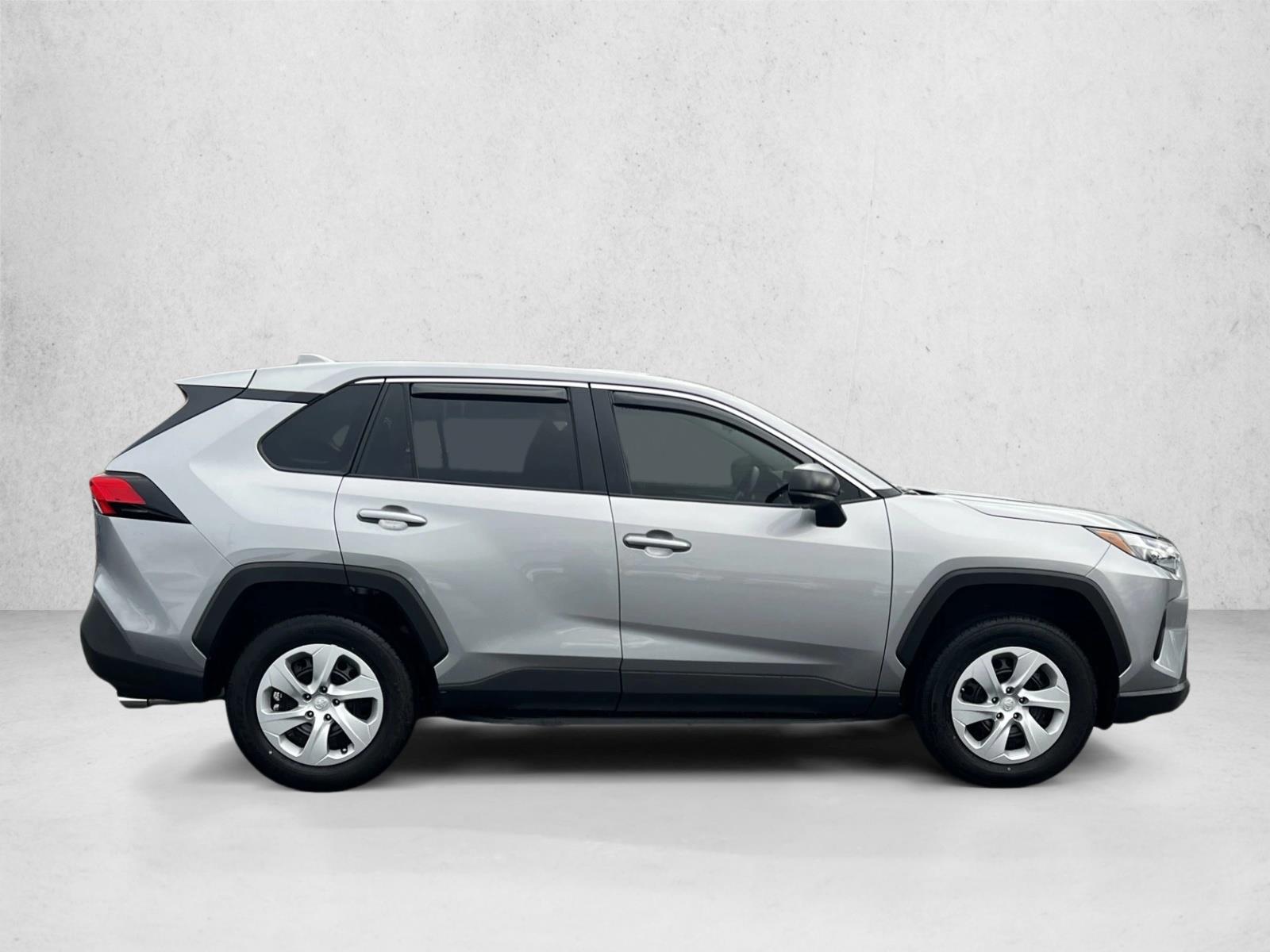 2025 Toyota RAV4 LE photo 4