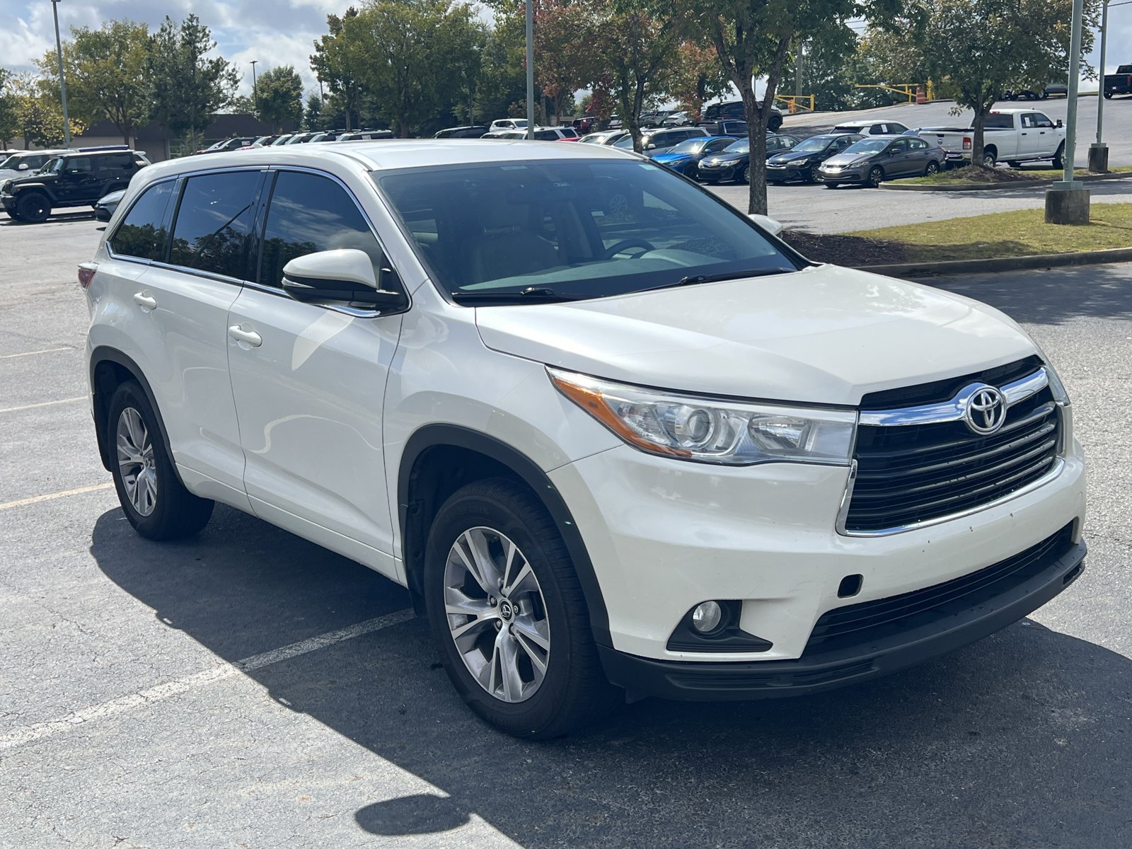 2016 Toyota Highlander LE Plus photo 2