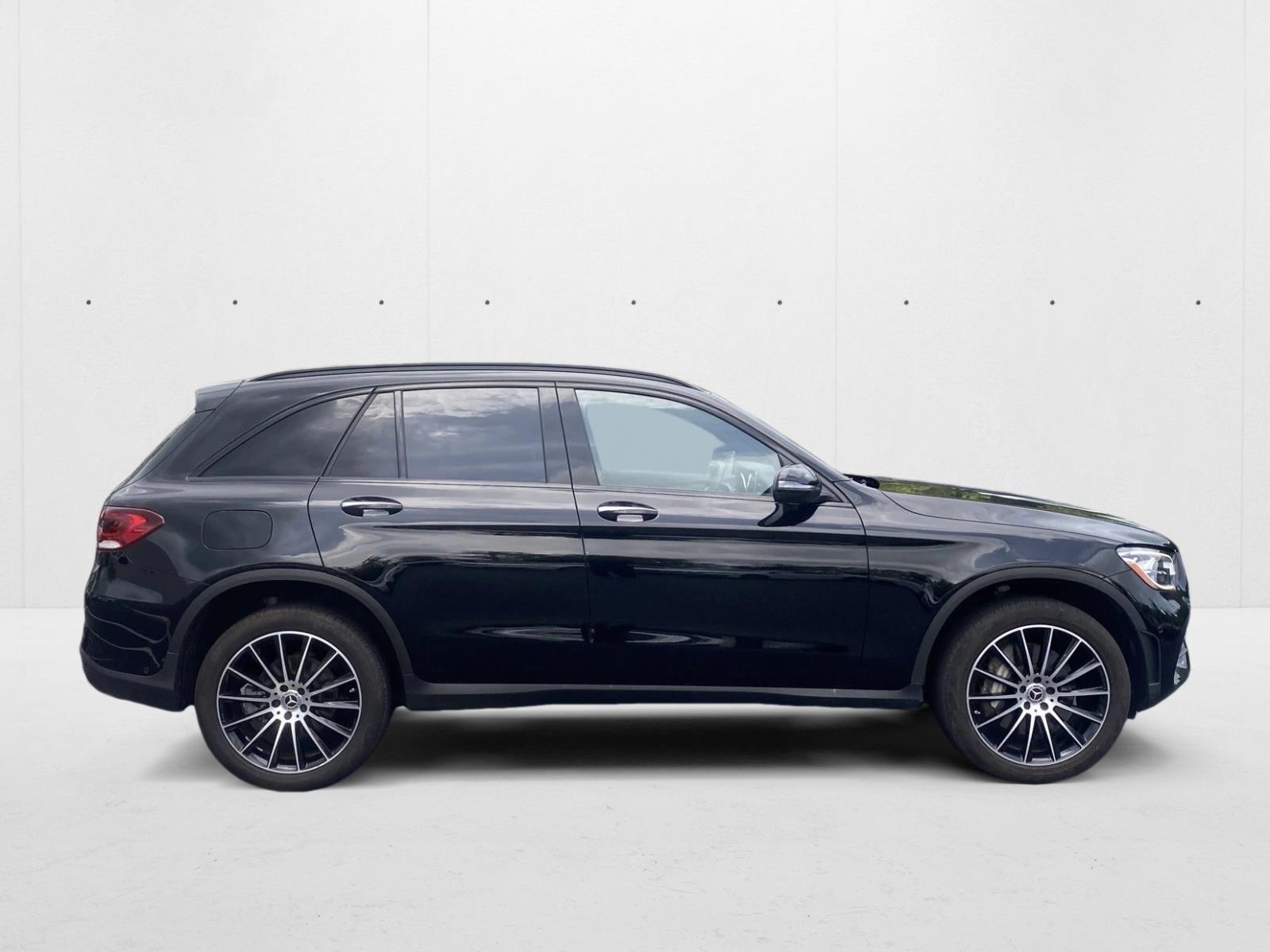 2022 Mercedes Benz GLC 300 photo 2