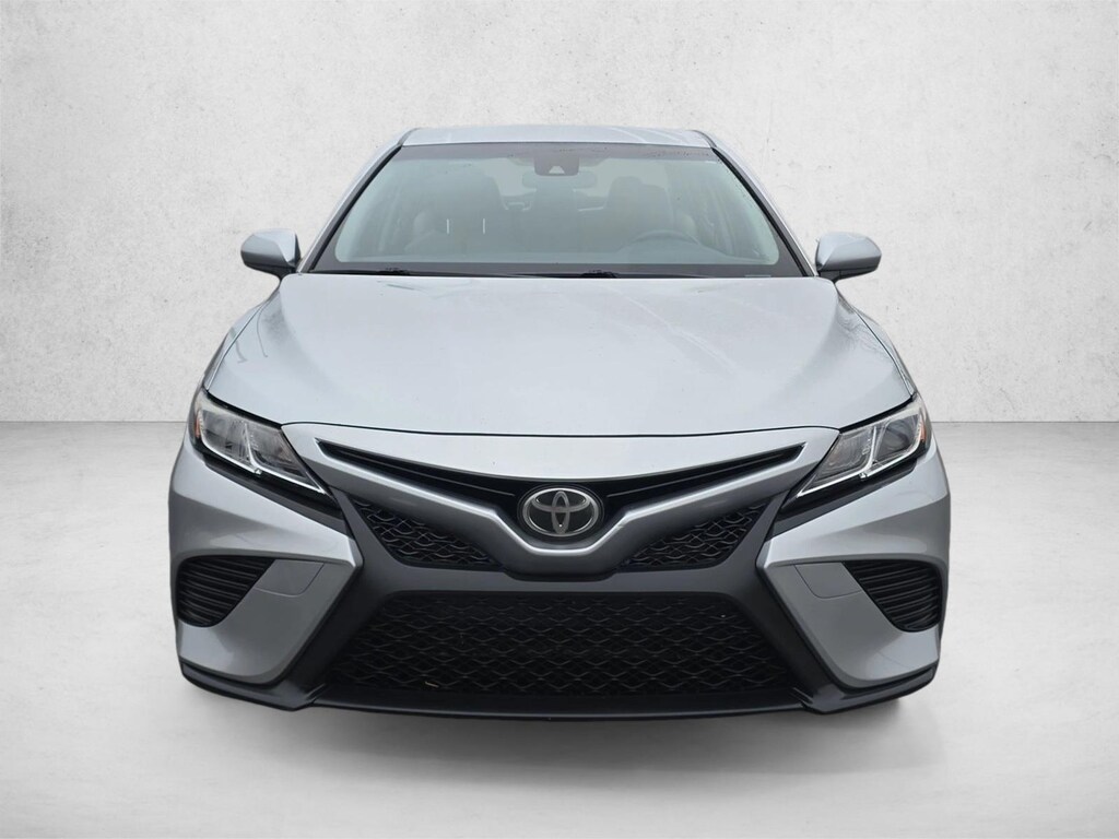 Used 2018 Toyota Camry SE Sedan