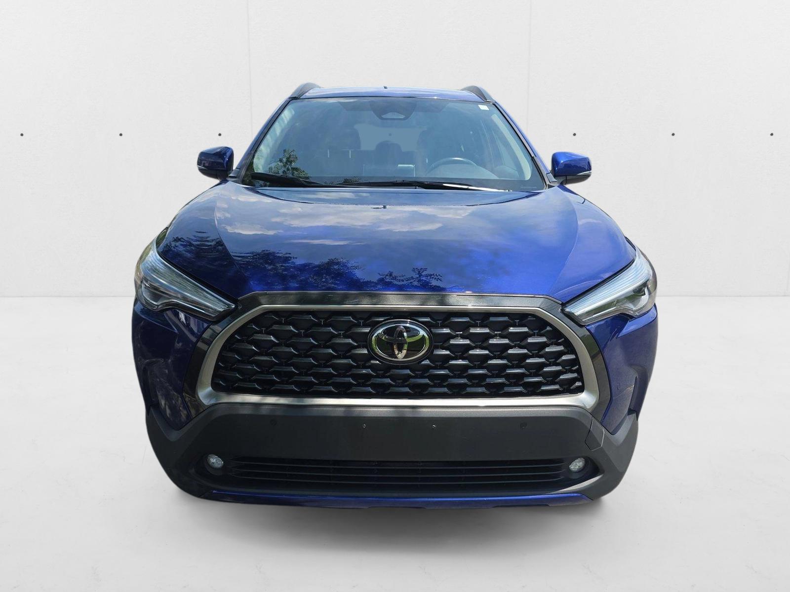 2024 Toyota Corolla Cross XLE photo 2