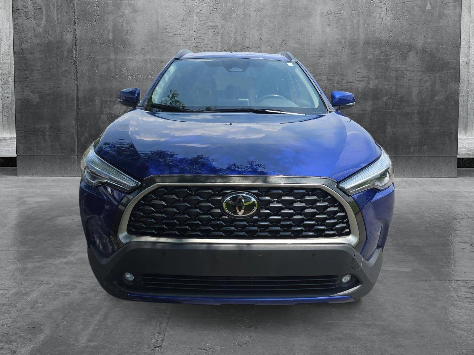 2024 Toyota Corolla Cross XLE photo 2
