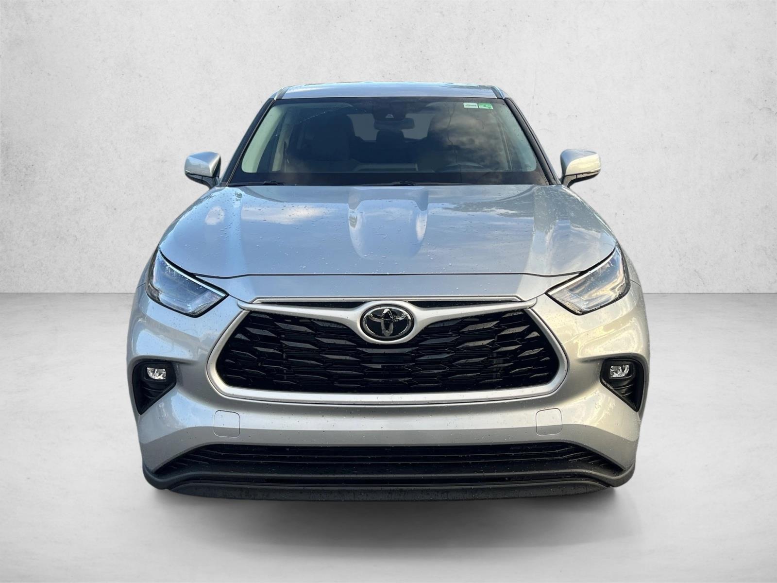 2024 Toyota Highlander LE photo 2
