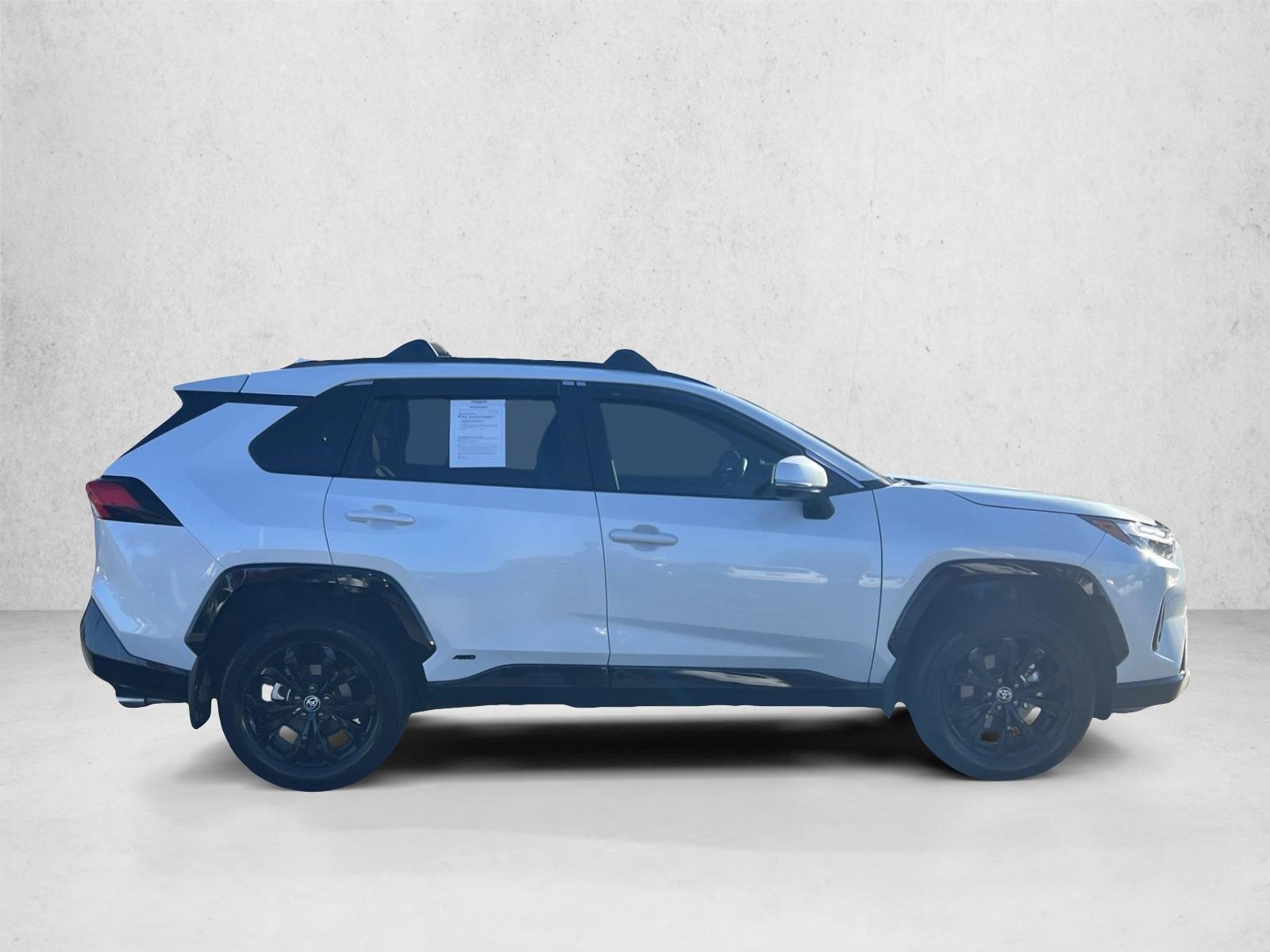 2024 Toyota RAV4 Hybrid SE photo 3