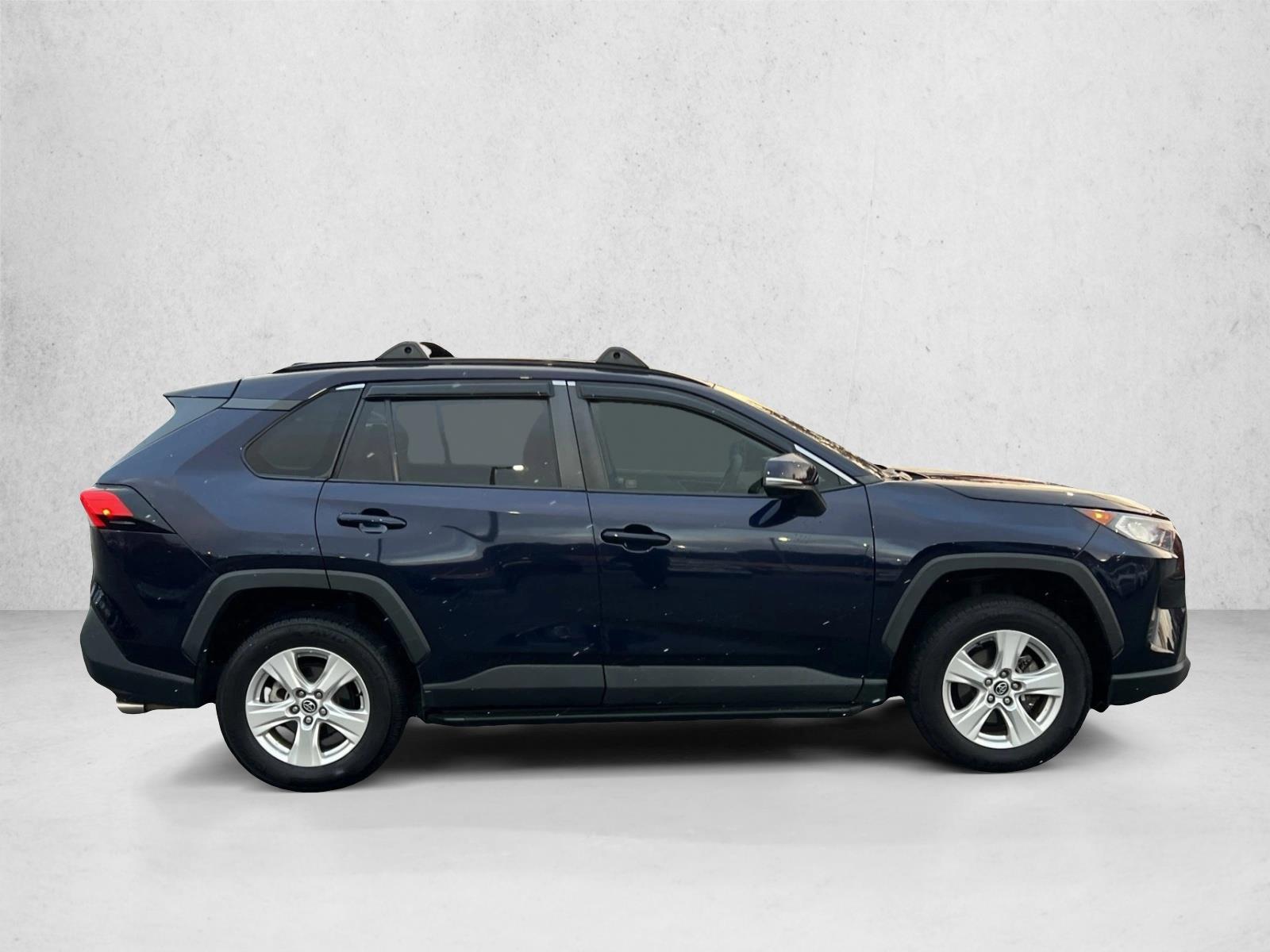 2021 Toyota RAV4 XLE photo 4
