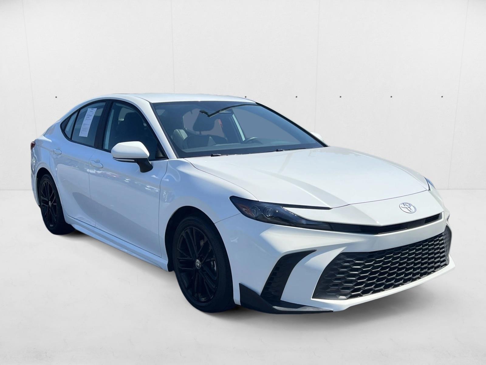 2025 Toyota Camry SE photo 3