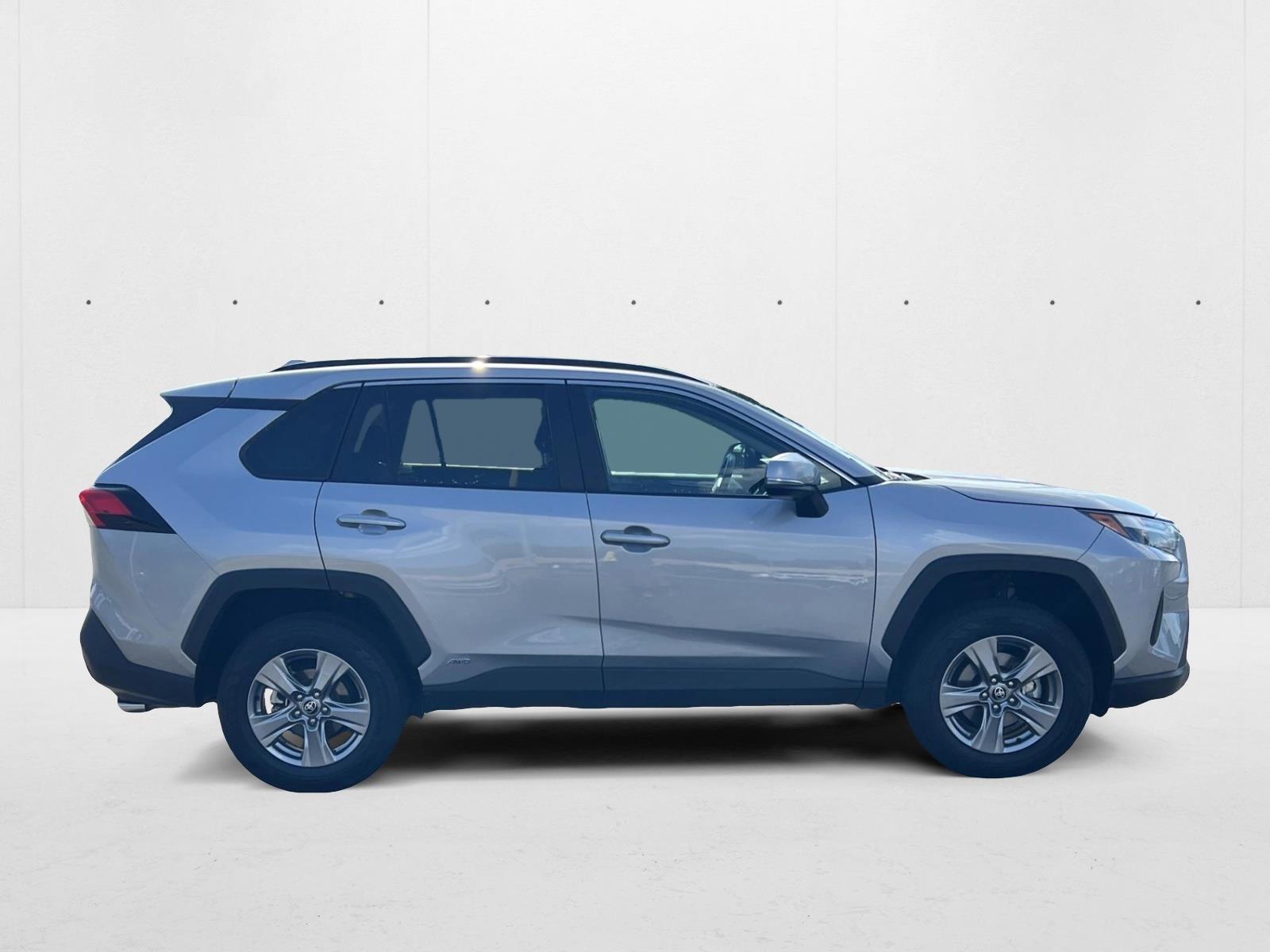 2024 Toyota RAV4 Hybrid XLE photo 4