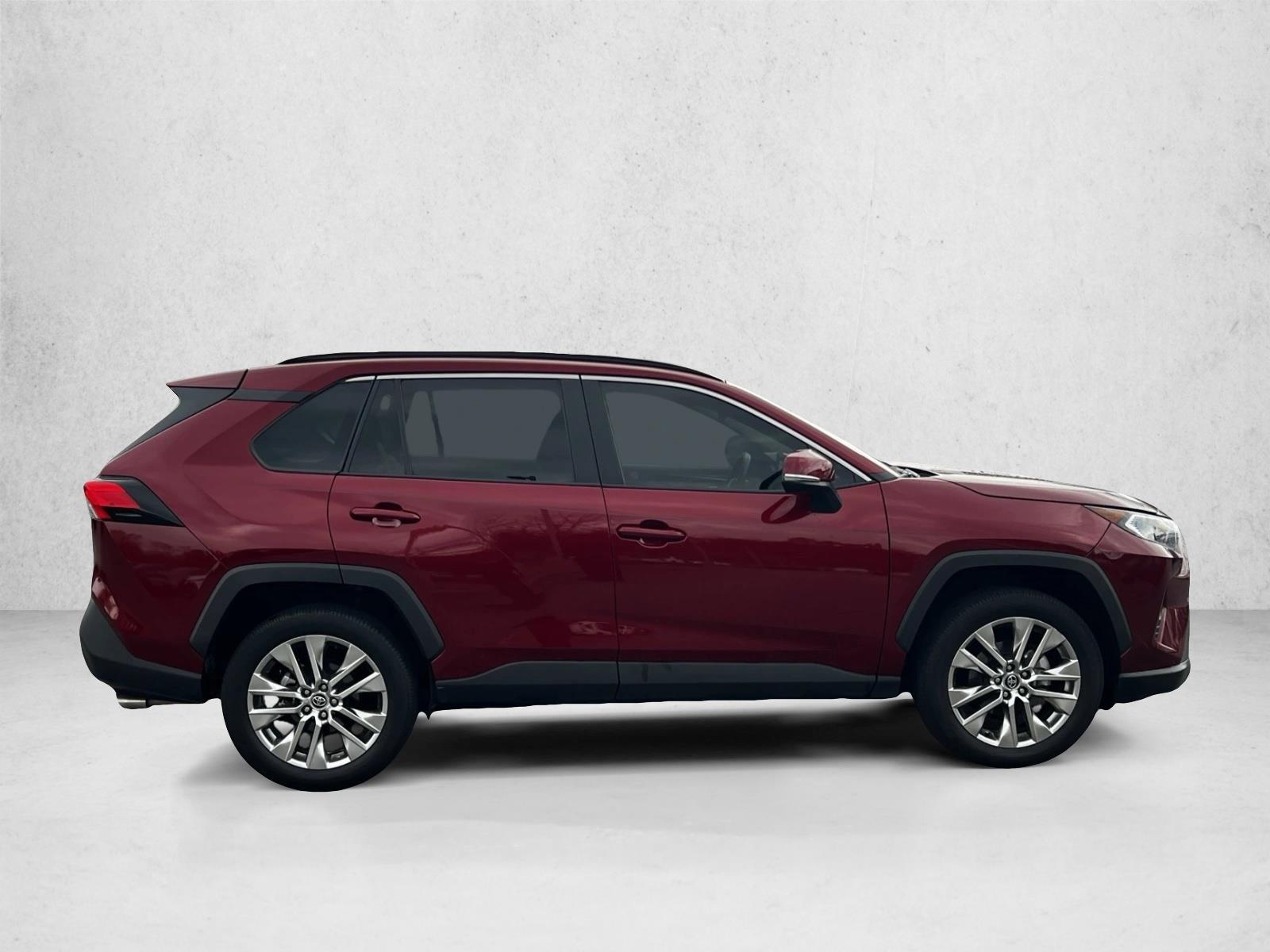 2020 Toyota RAV4 XLE Premium photo 4