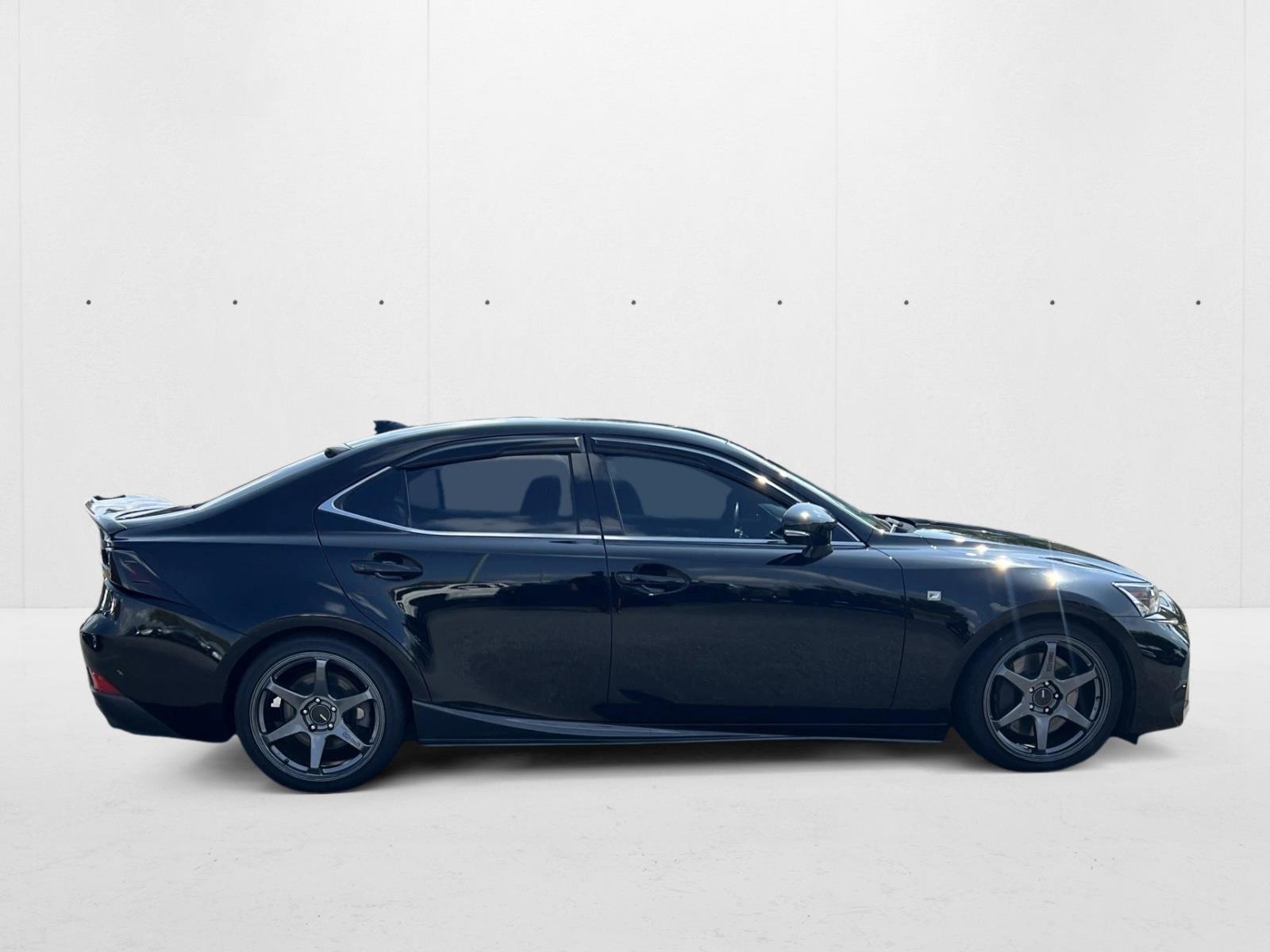 2019 Lexus IS 300 F SPORT photo 3
