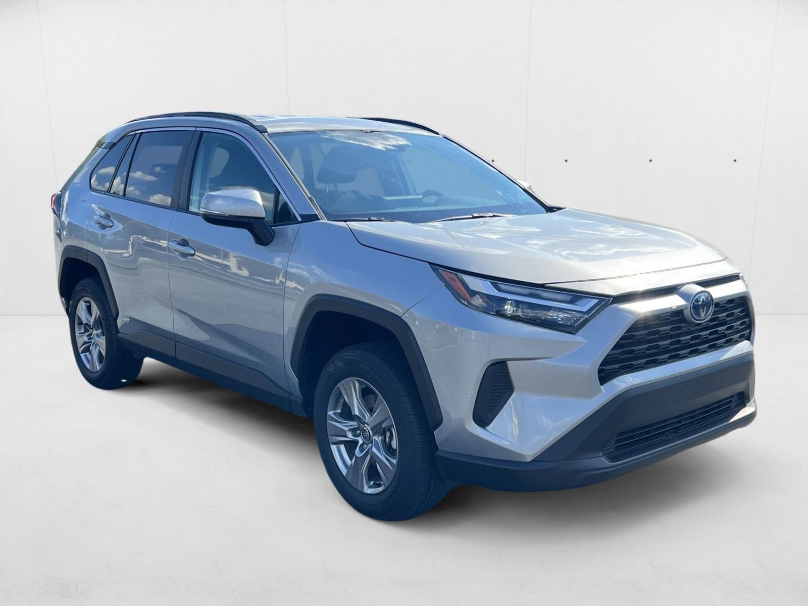 2024 Toyota RAV4 Hybrid XLE photo 3