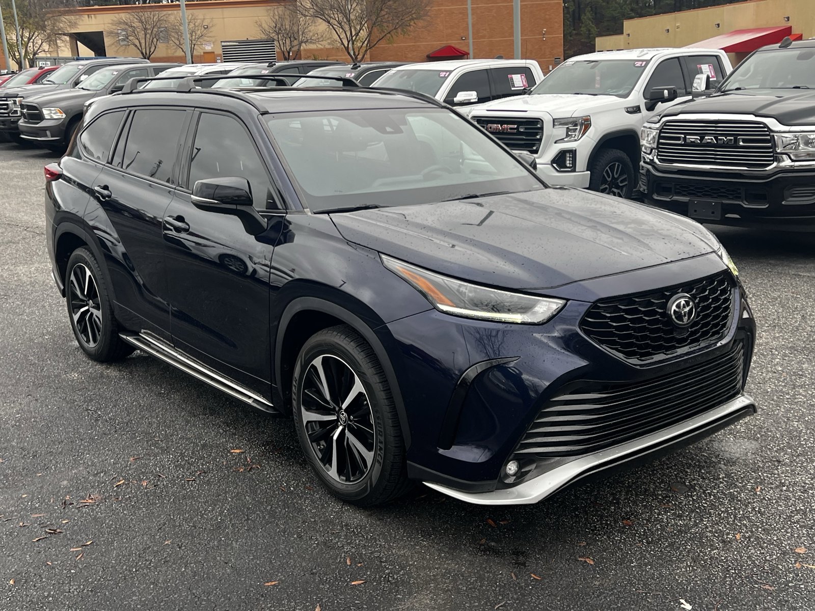 2021 Toyota Highlander XSE photo 3
