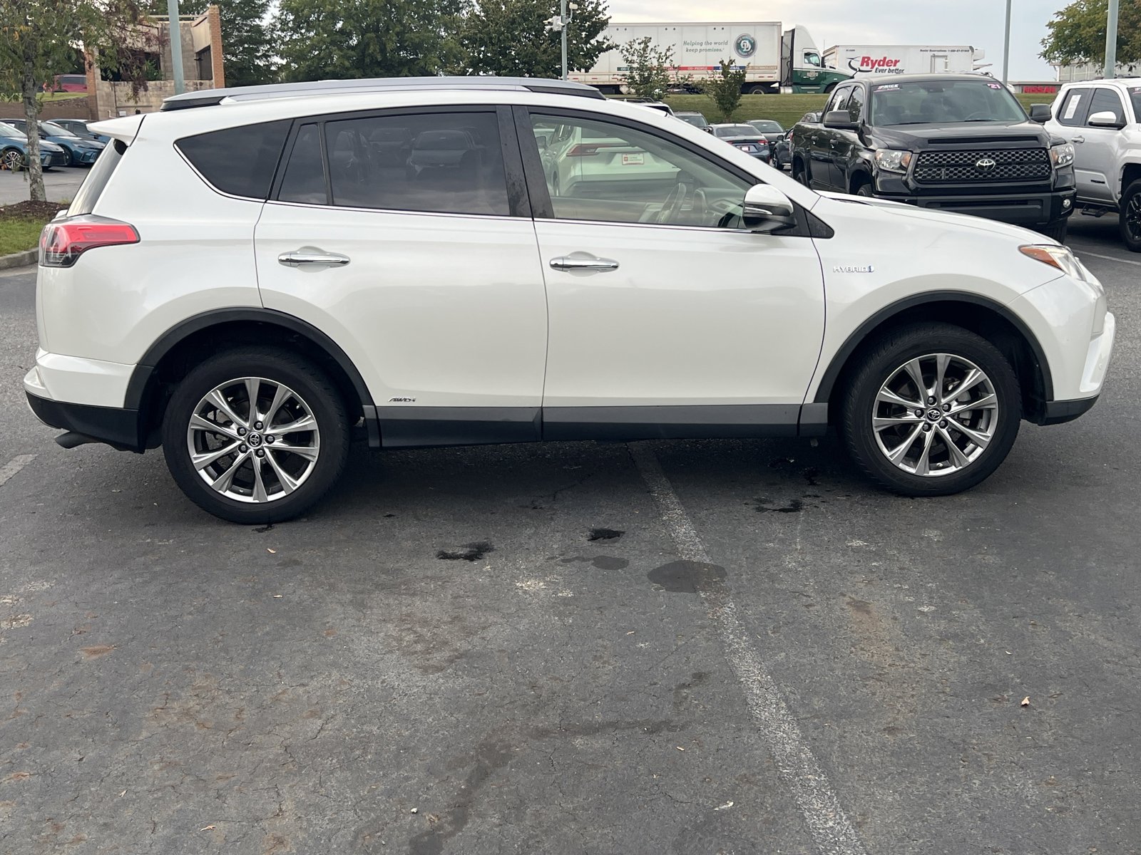 2017 Toyota RAV4 Hybrid Limited photo 4