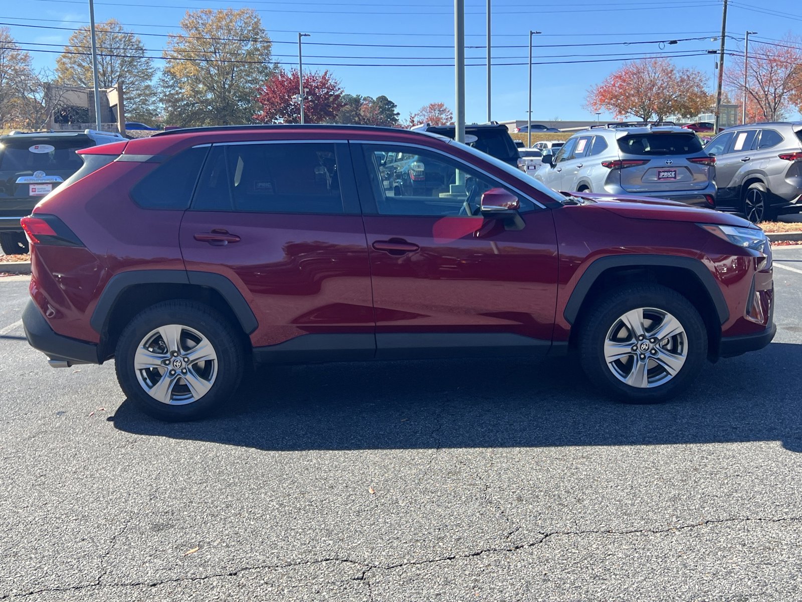 2023 Toyota RAV4 XLE photo 3