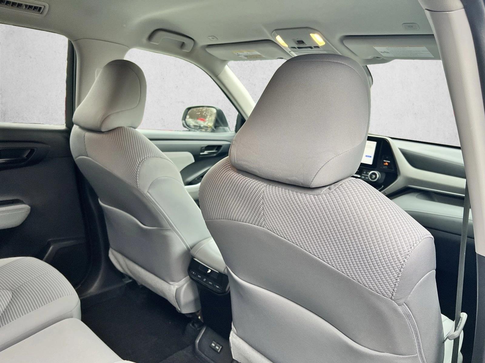 2024 Toyota Highlander LE - Photo 22