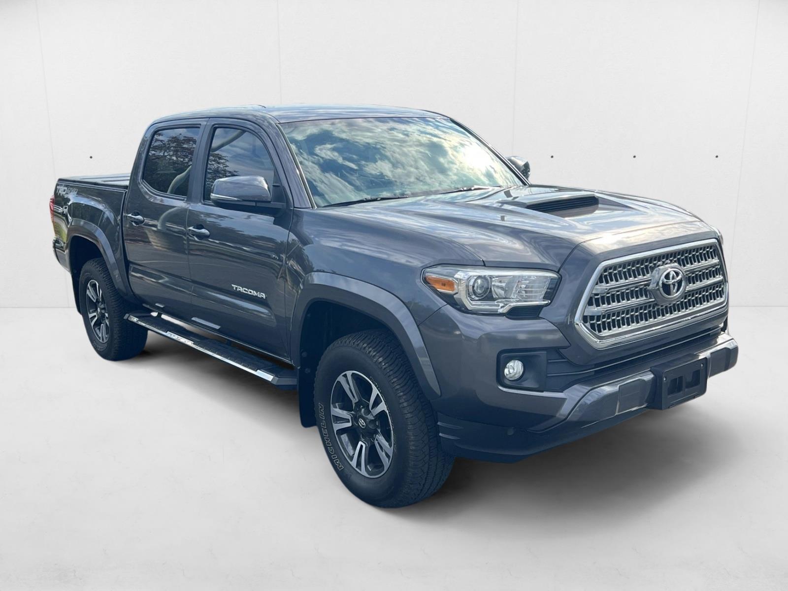 2017 Toyota Tacoma TRD Sport V6 photo 3